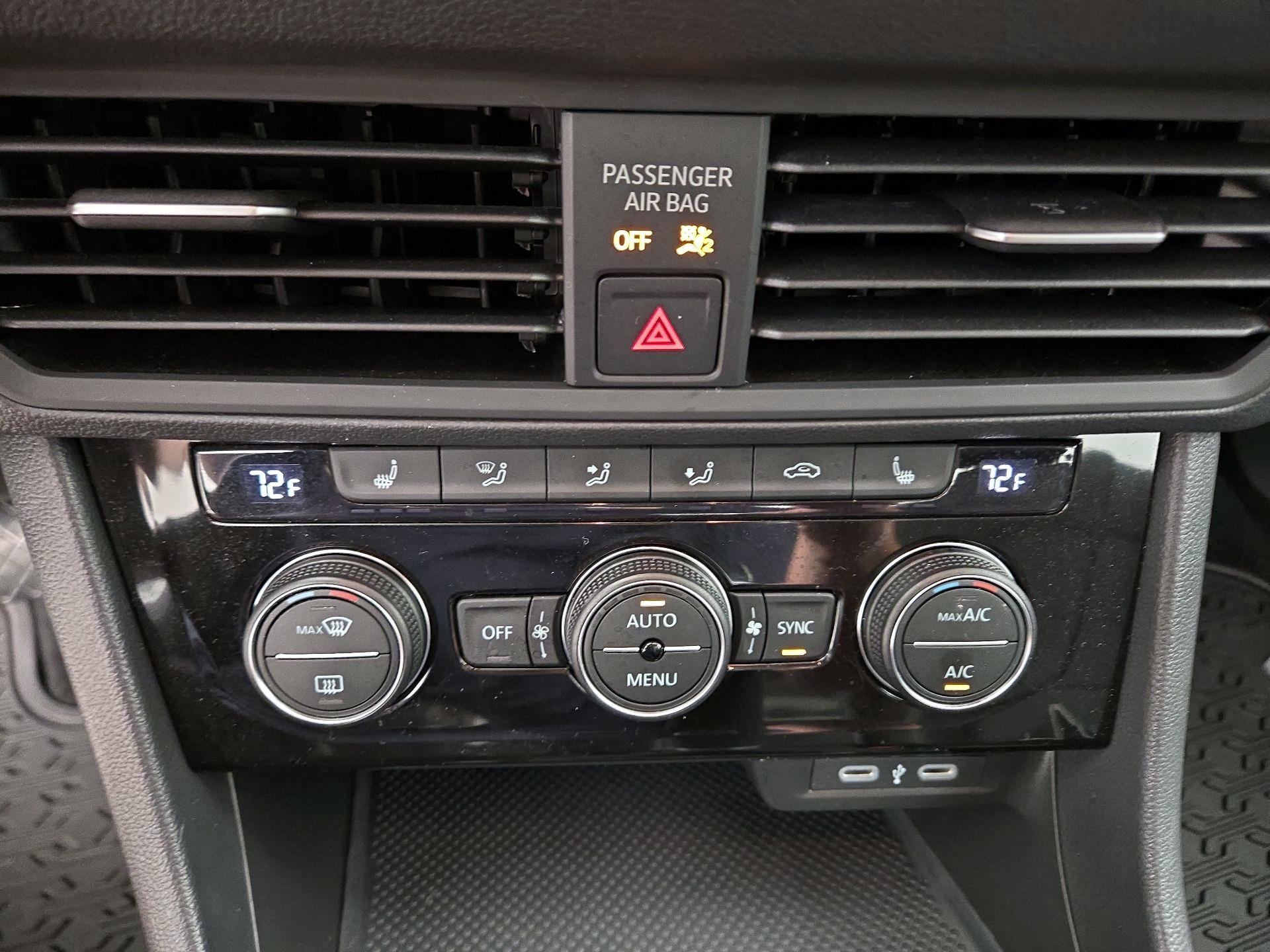 Thumbnail: 2024 Volkswagen Jetta - 16