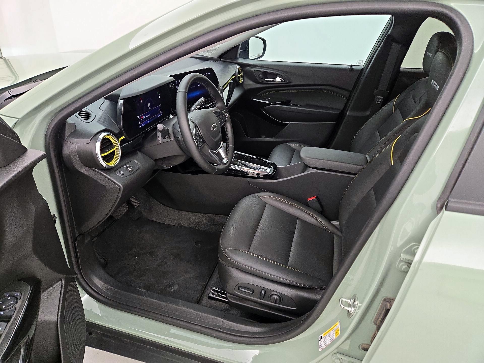 Thumbnail: 2025 Chevrolet Trax - 11