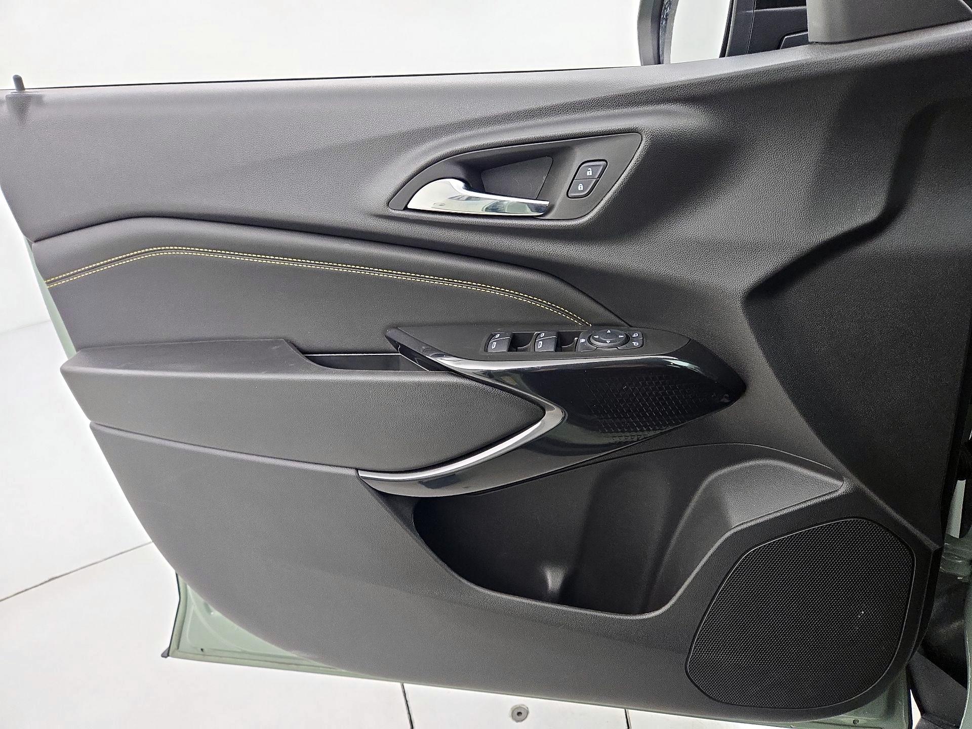 Thumbnail: 2025 Chevrolet Trax - 12