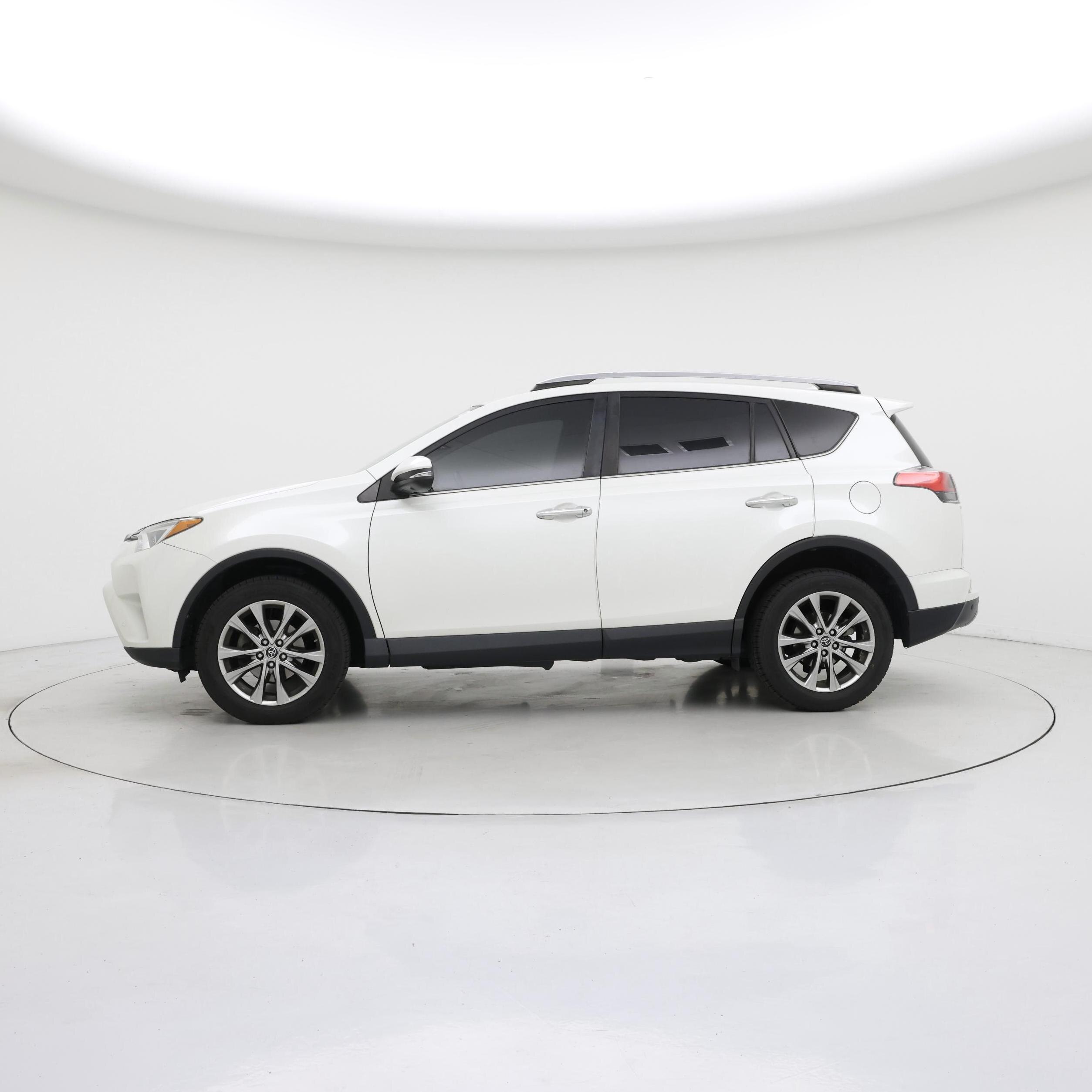 Thumbnail: 2017 Toyota RAV4 - 3