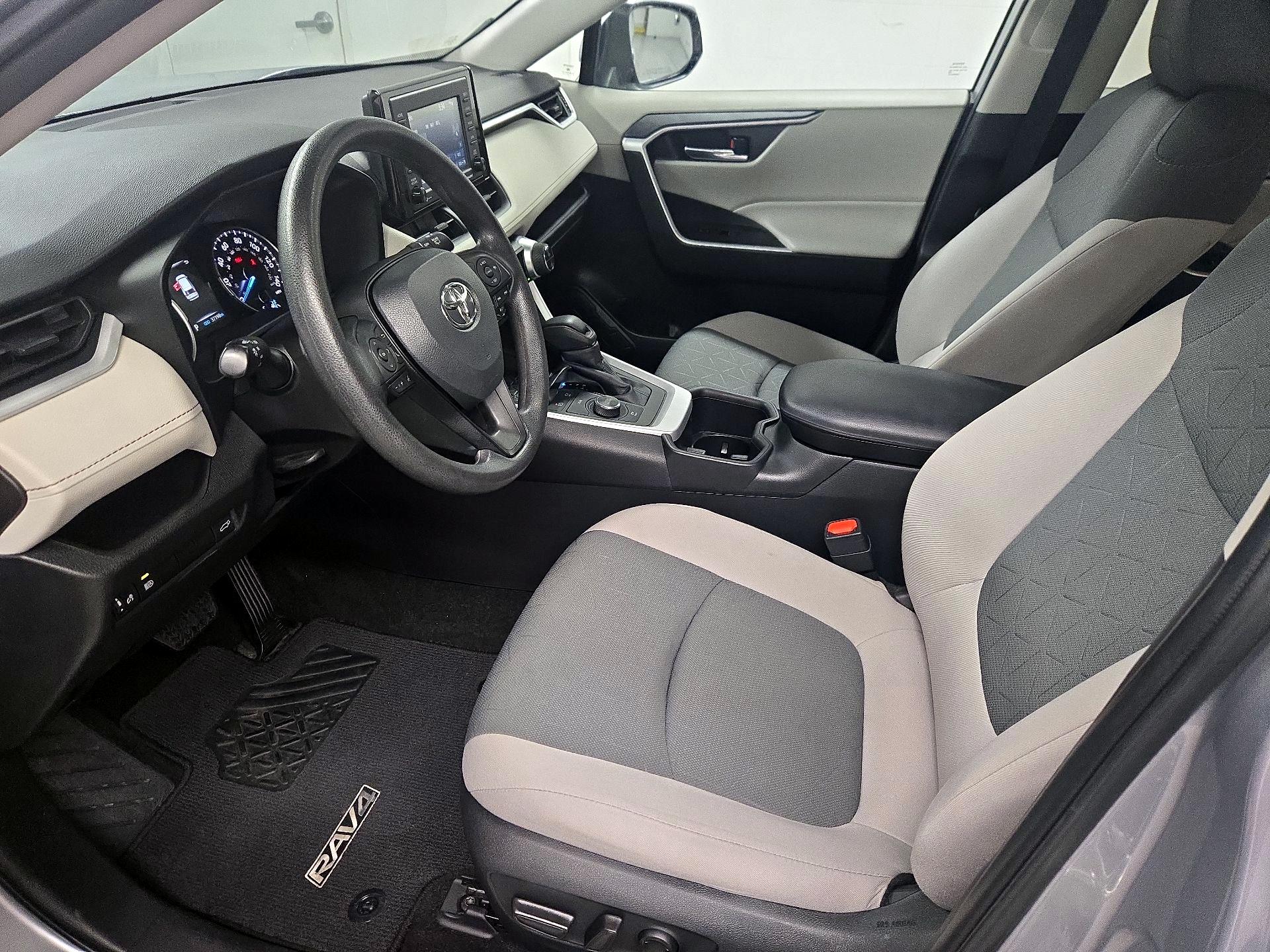 Thumbnail: 2022 Toyota RAV4 - 11