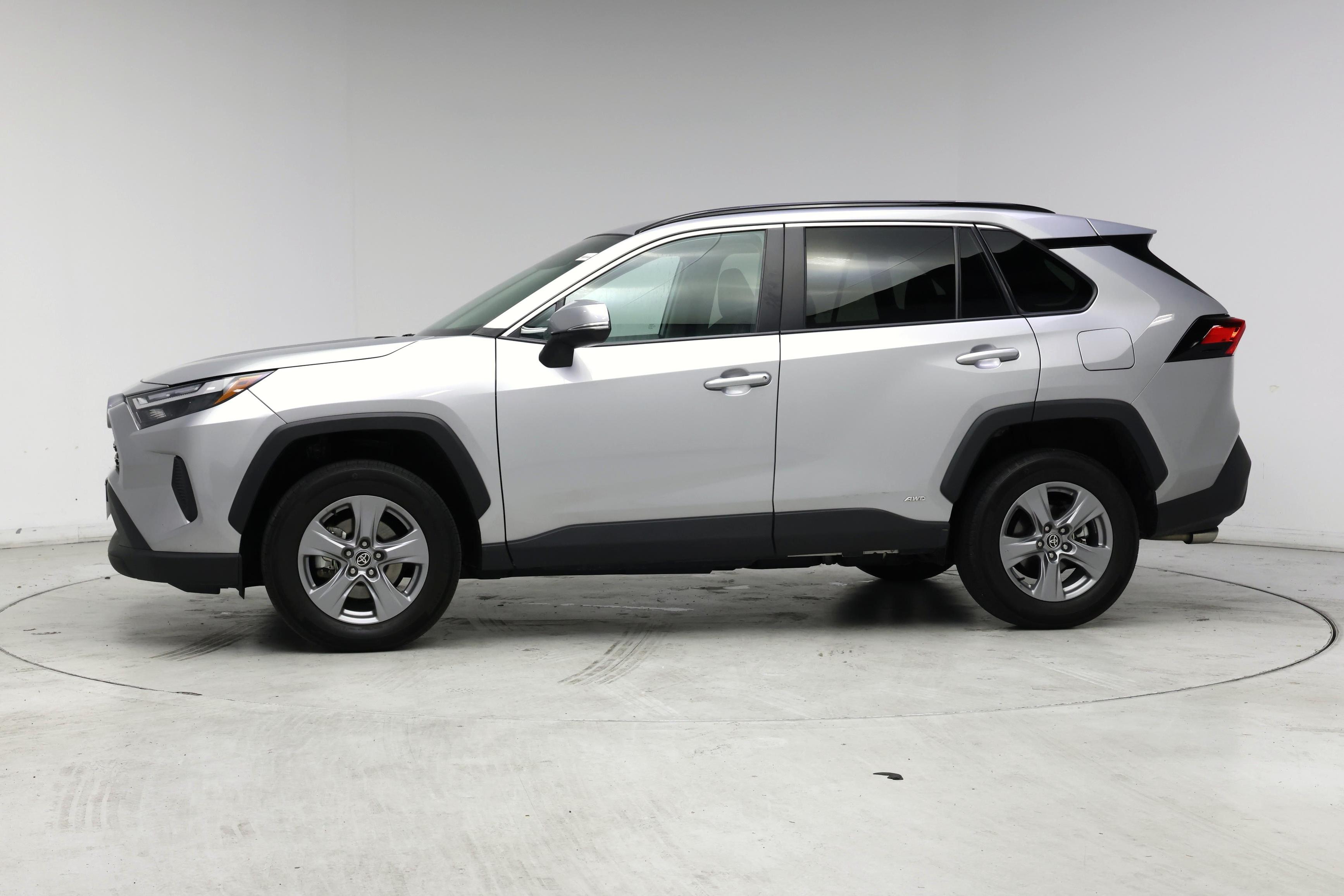 Thumbnail: 2022 Toyota RAV4 - 3
