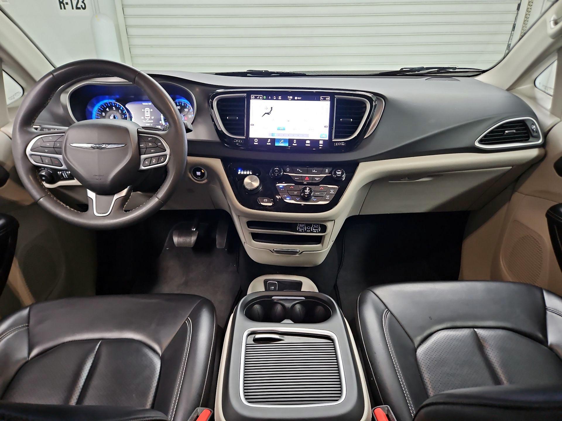 Thumbnail: 2023 Chrysler Pacifica - 9