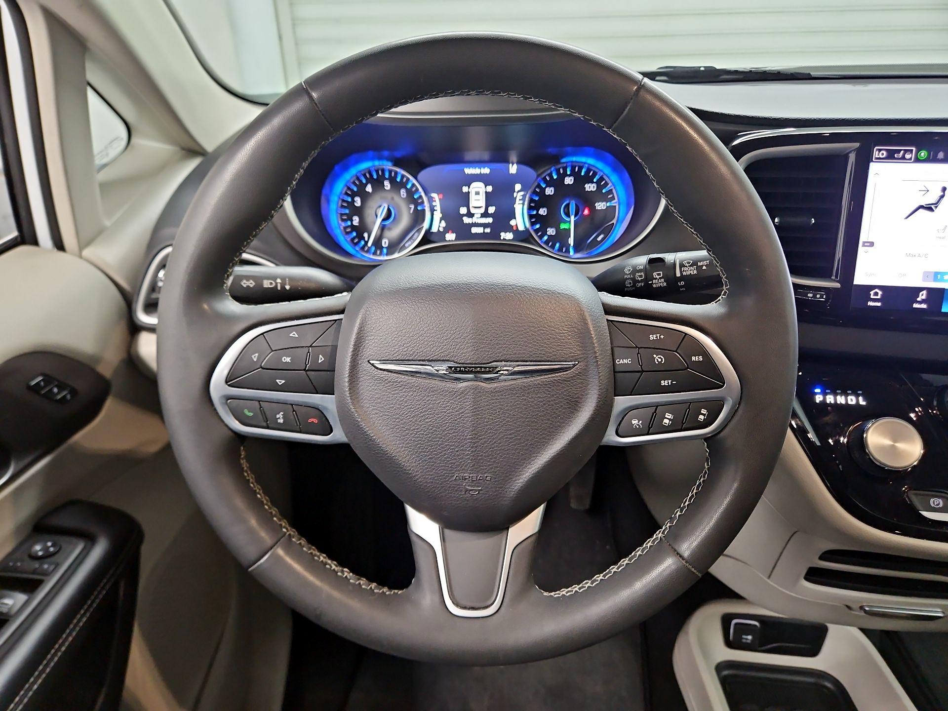 Thumbnail: 2023 Chrysler Pacifica - 10
