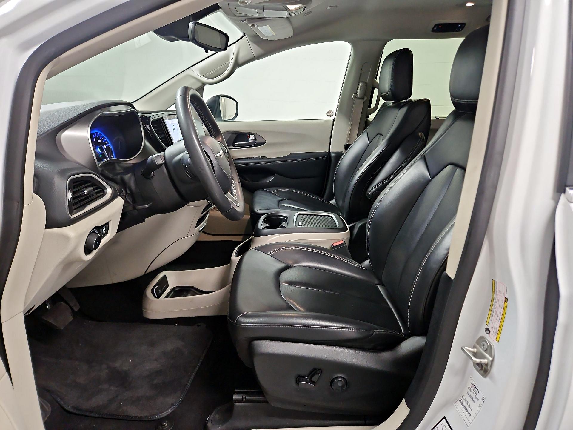 Thumbnail: 2023 Chrysler Pacifica - 11