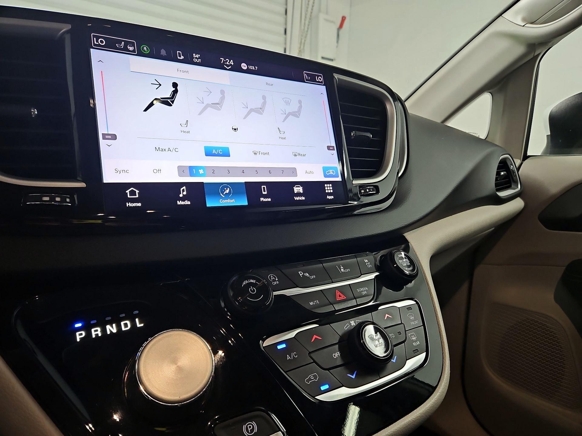 Thumbnail: 2023 Chrysler Pacifica - 16