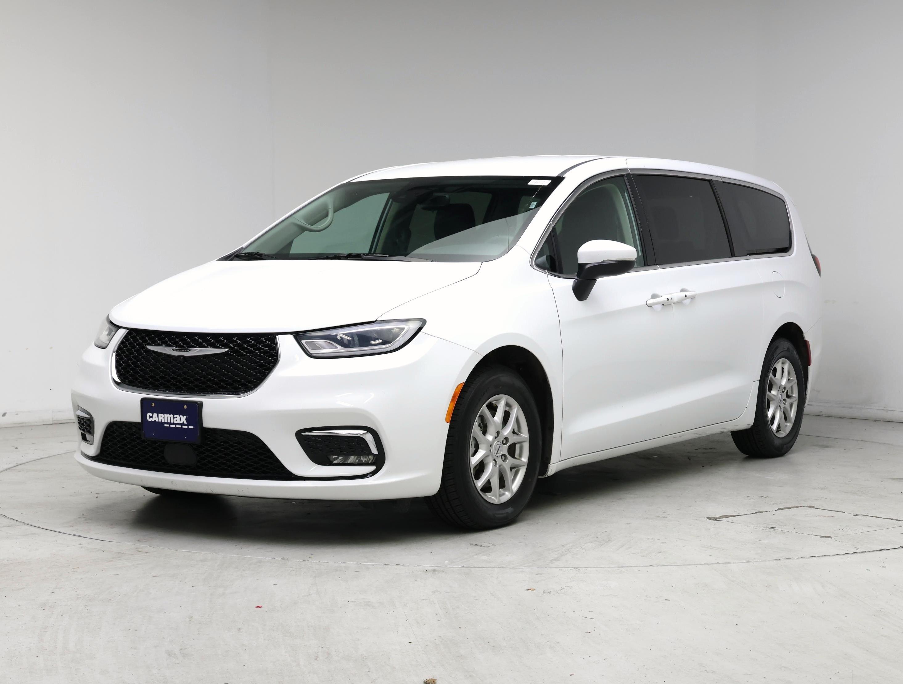 Thumbnail: 2023 Chrysler Pacifica - 4