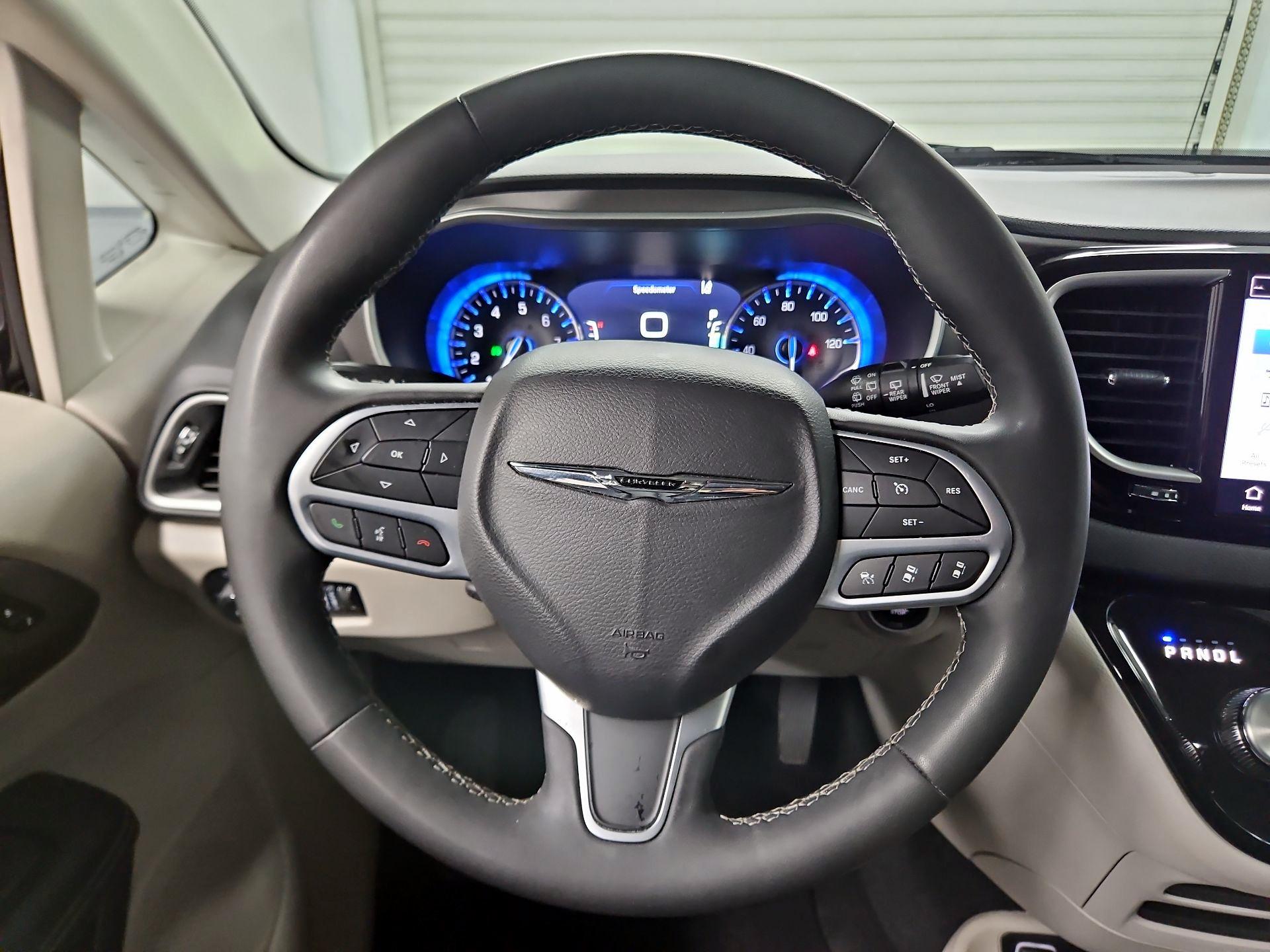 Thumbnail: 2024 Chrysler Pacifica - 10