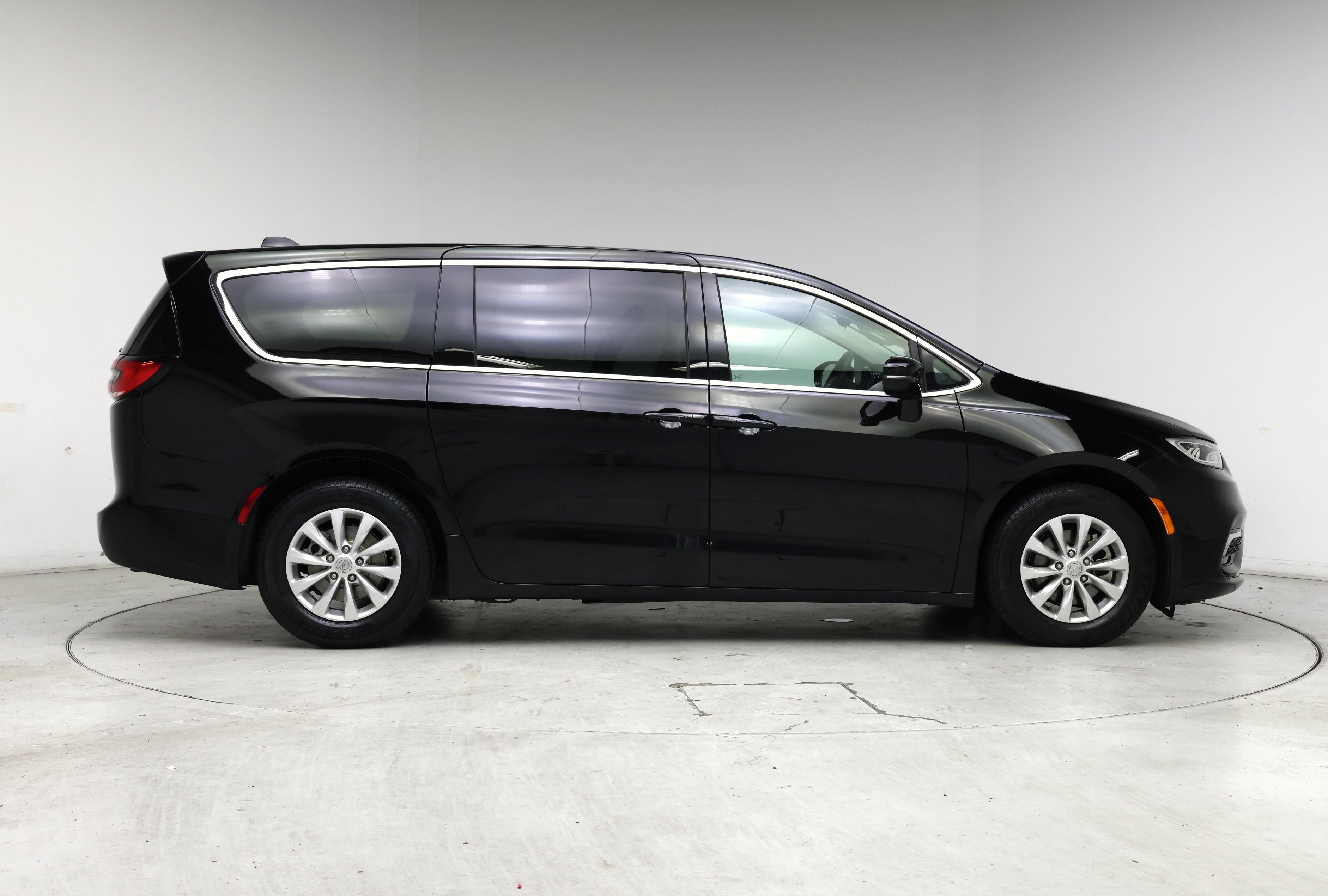Thumbnail: 2024 Chrysler Pacifica - 7