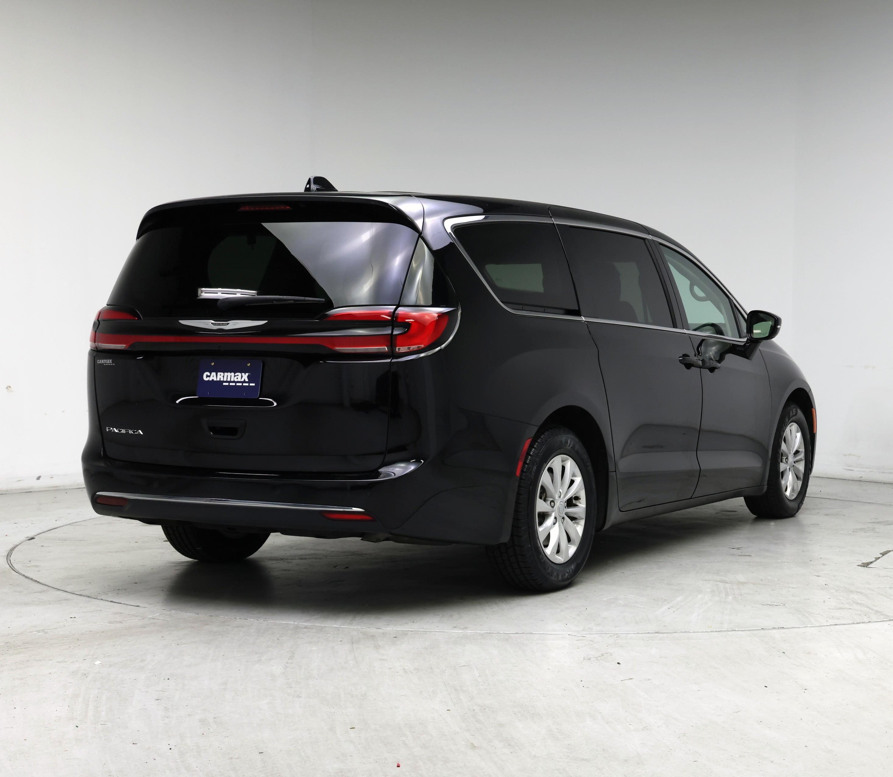 Thumbnail: 2024 Chrysler Pacifica - 8