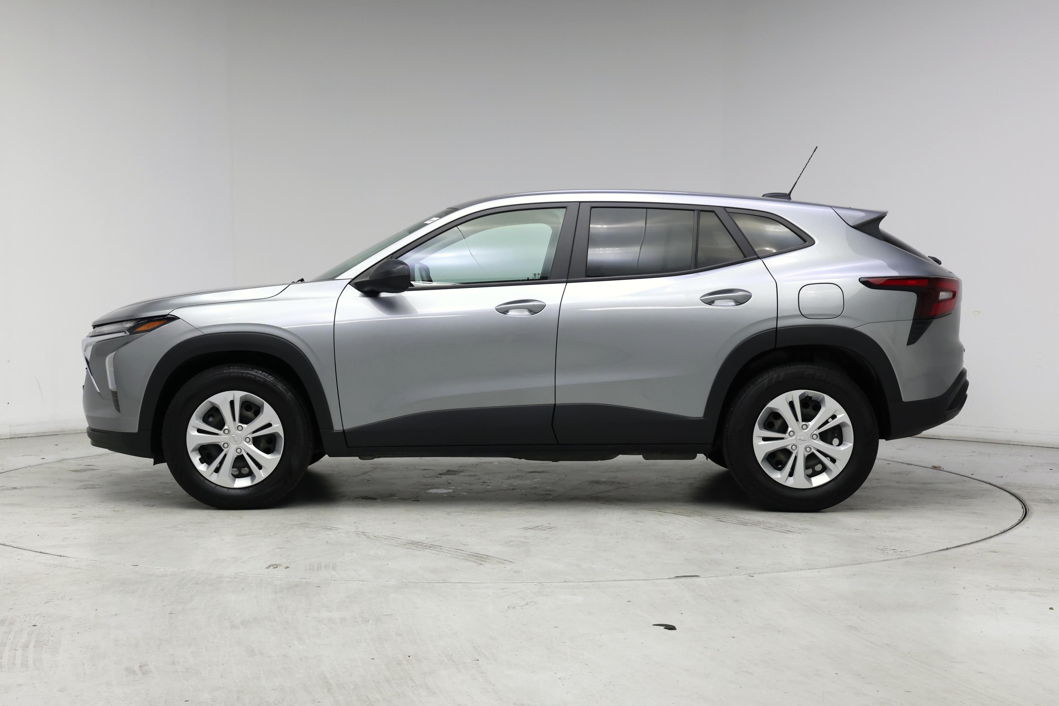 Thumbnail: 2024 Chevrolet Trax - 3