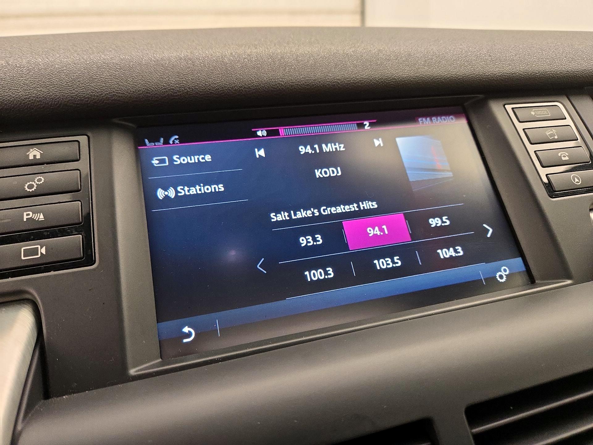 Thumbnail: 2016 Land Rover Discovery Sport - 16