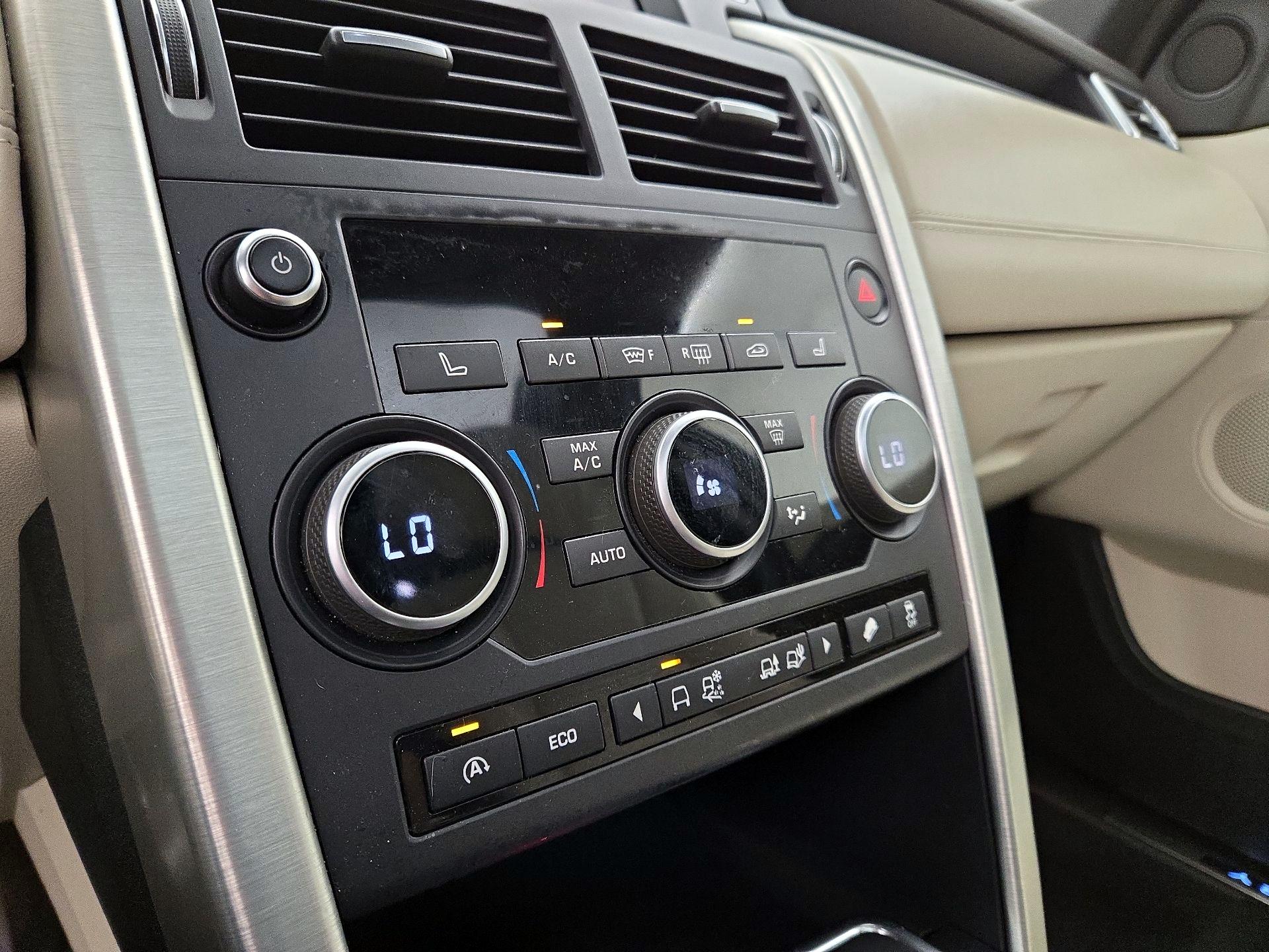 Thumbnail: 2016 Land Rover Discovery Sport - 17