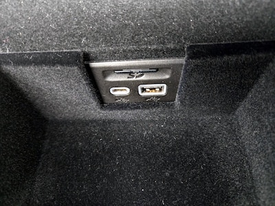 USB/AUX Ports