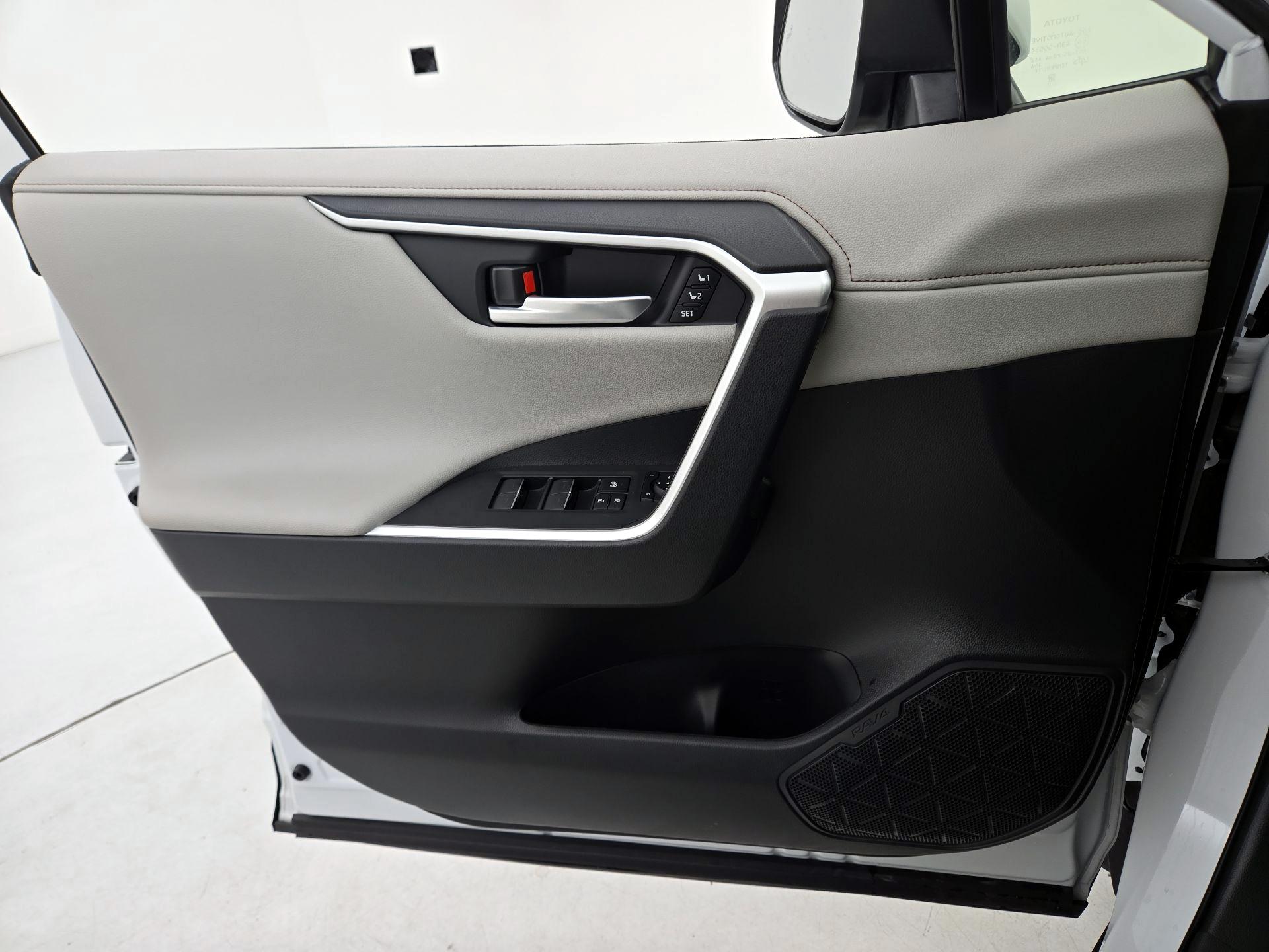Thumbnail: 2025 Toyota RAV4 - 12