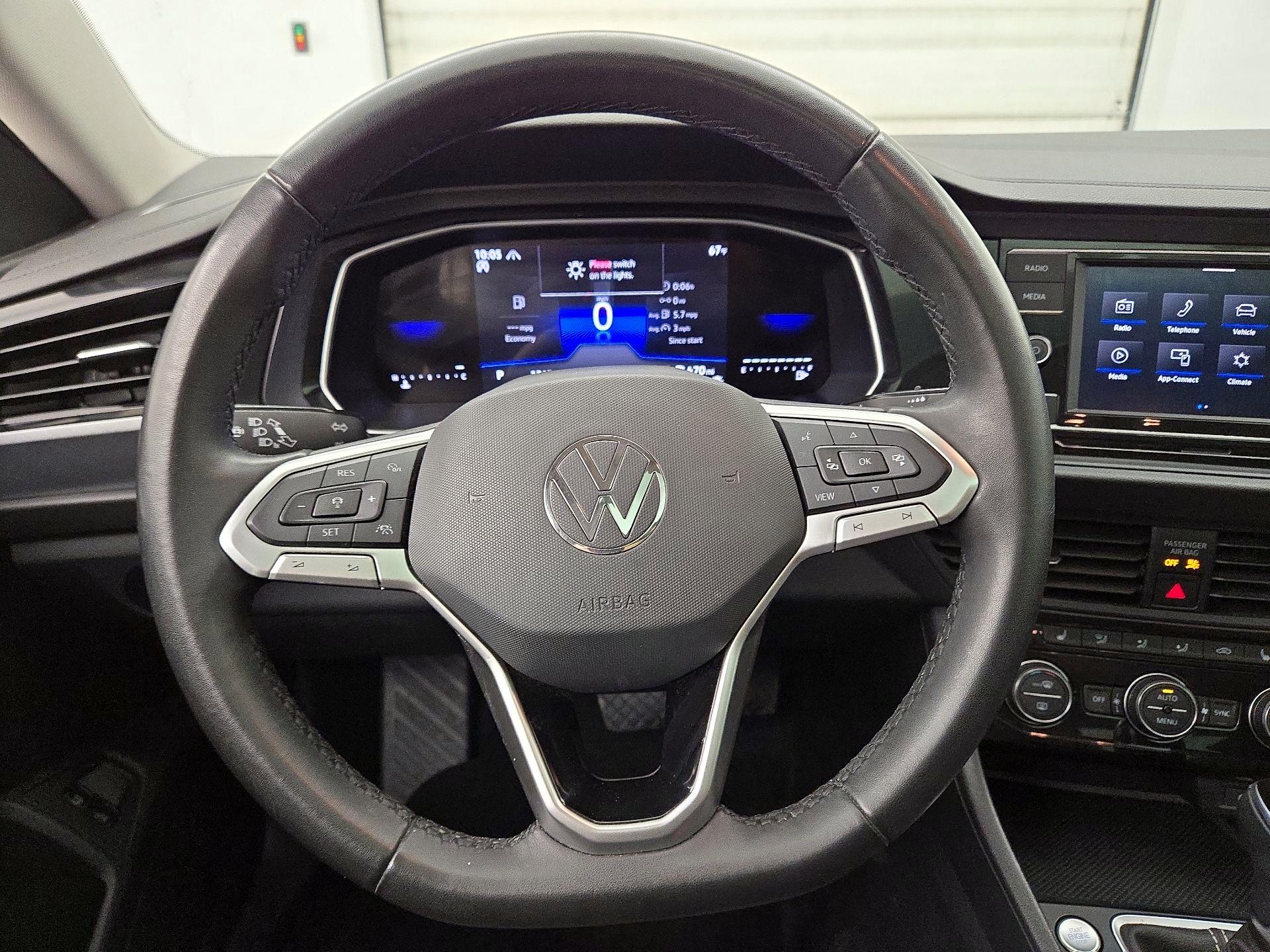 Thumbnail: 2024 Volkswagen Jetta - 10