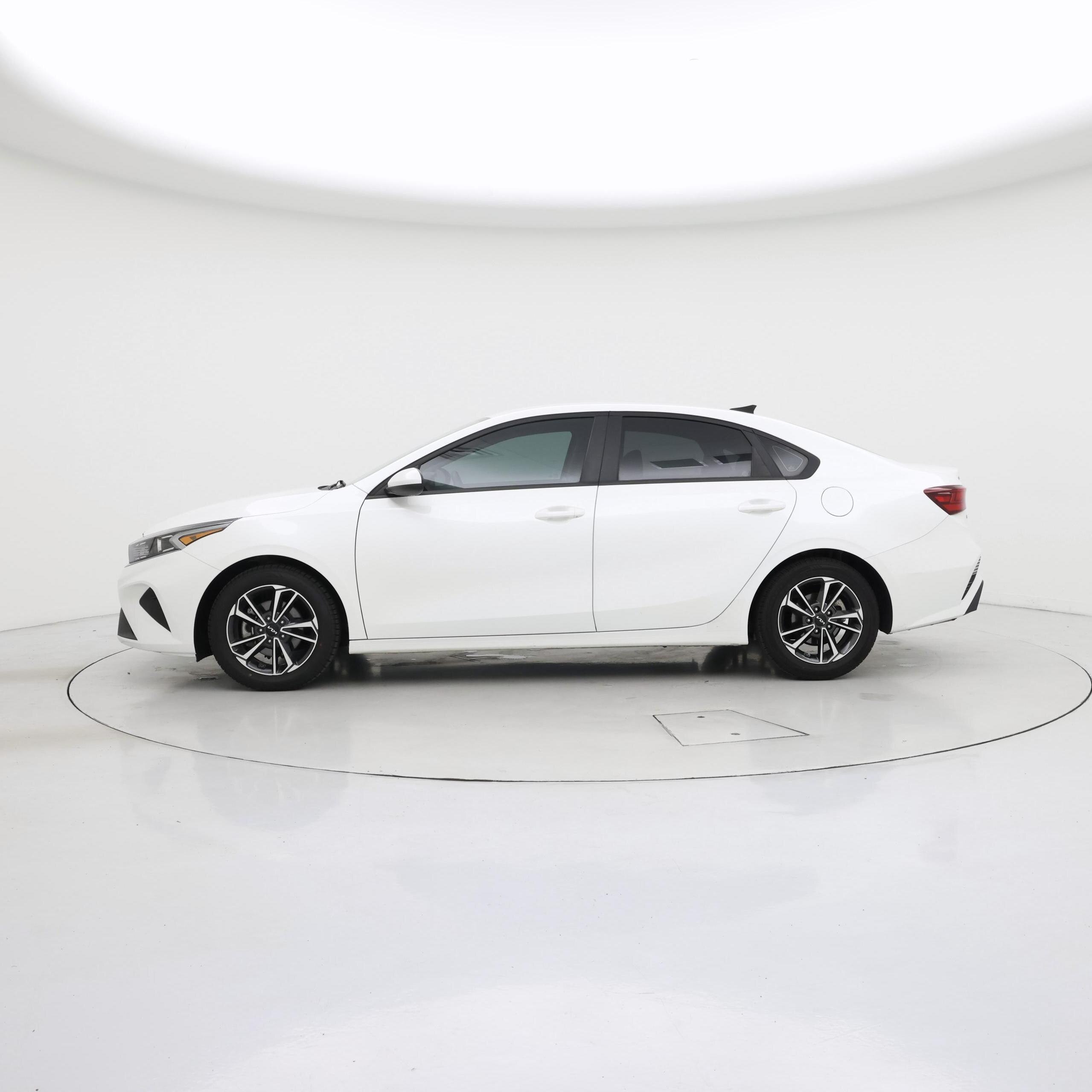 Thumbnail: 2024 Kia Forte - 3