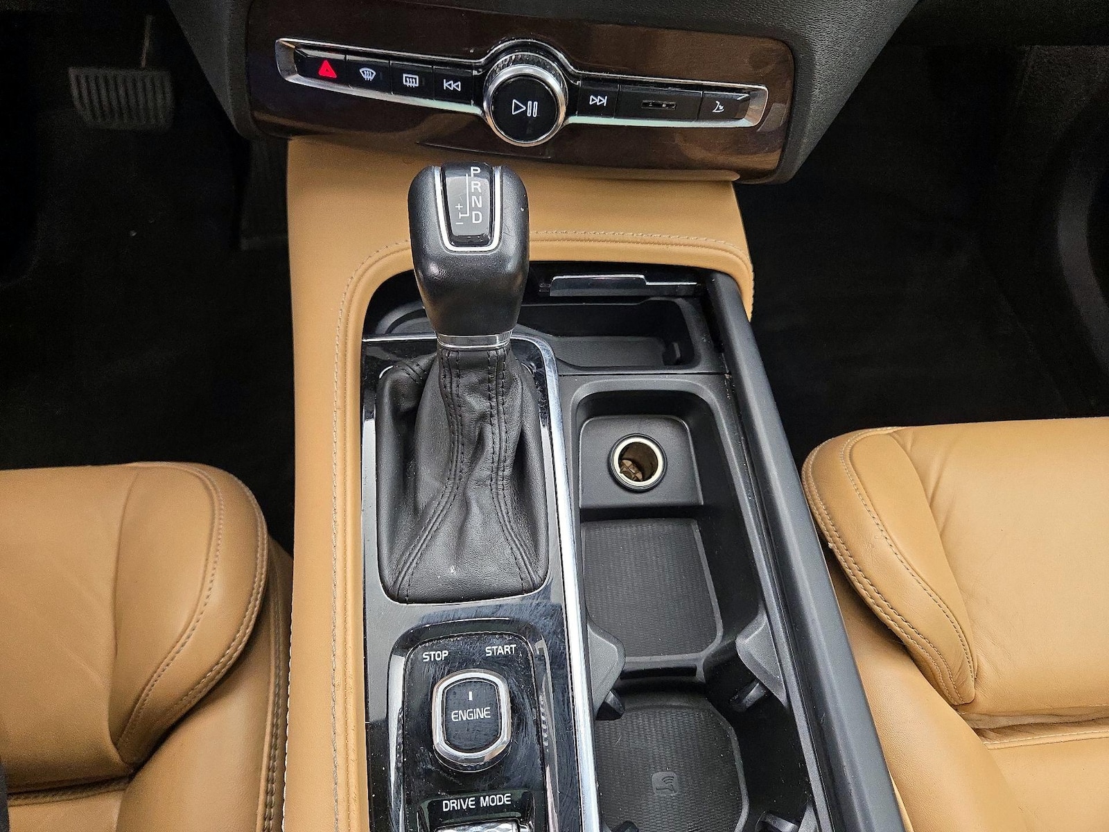 2016 Volvo XC90 Momentum - Photo 19