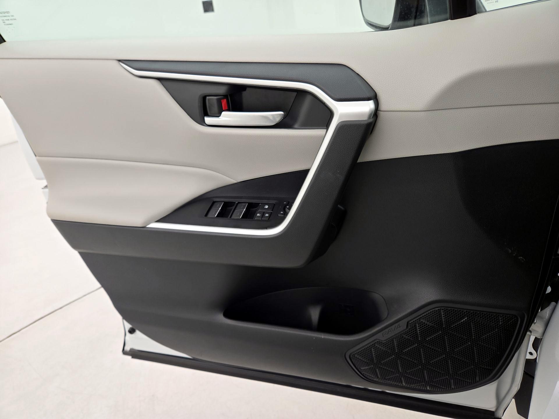 Thumbnail: 2025 Toyota RAV4 - 12