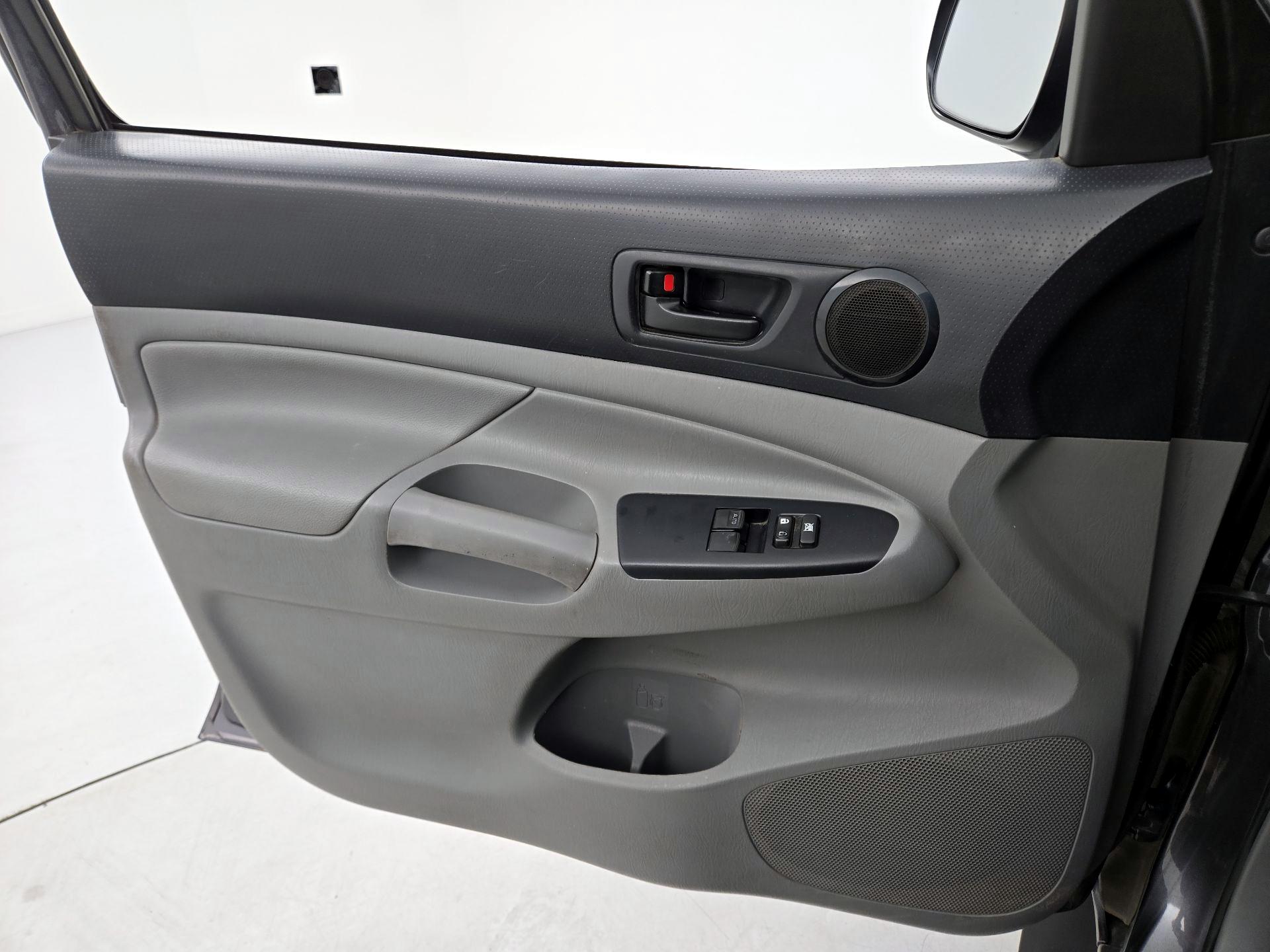 Thumbnail: 2015 Toyota Tacoma - 12