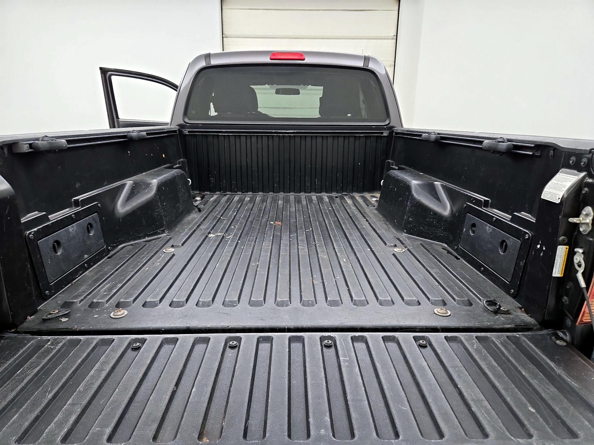 Thumbnail: 2015 Toyota Tacoma - 19