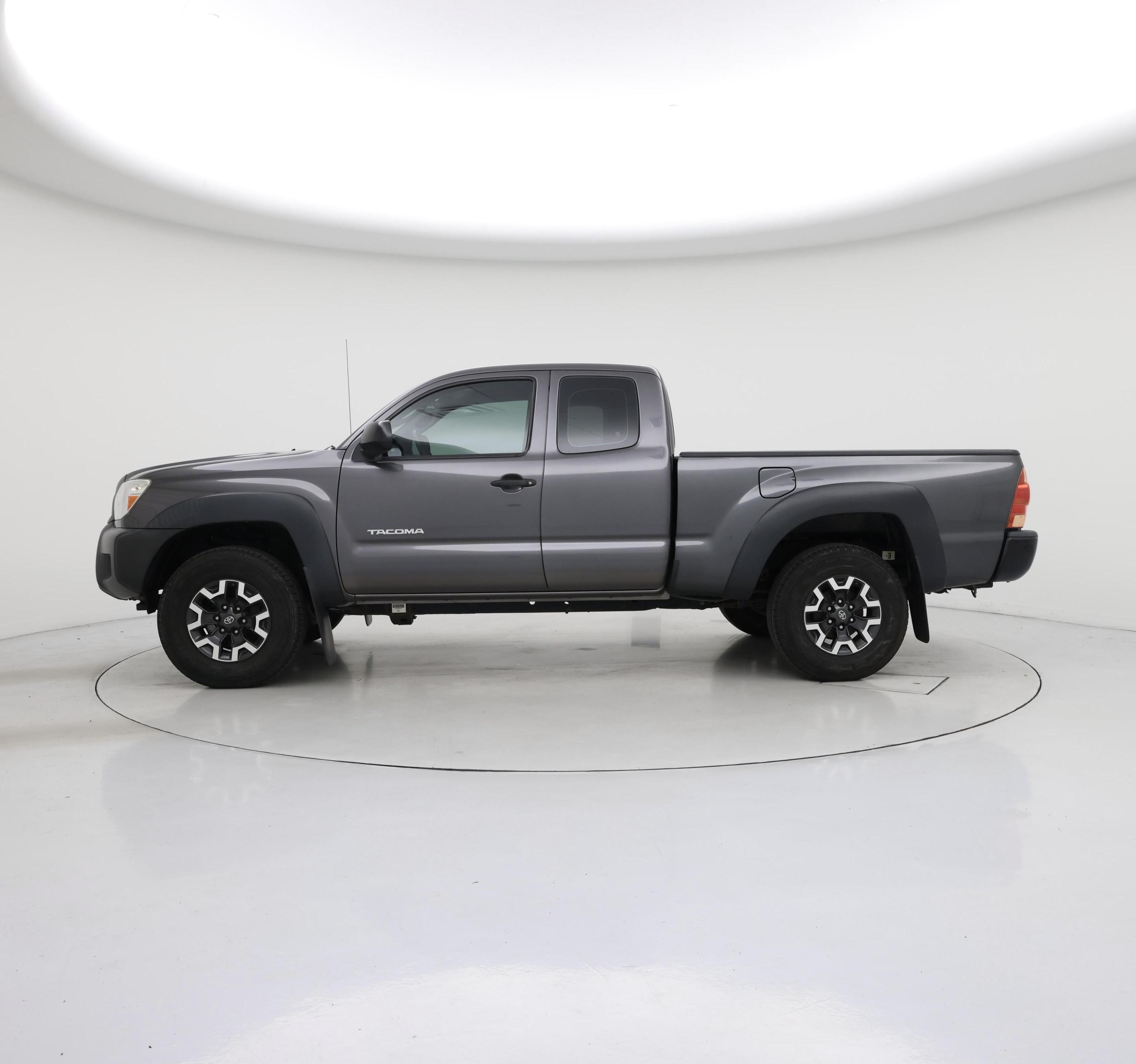 Thumbnail: 2015 Toyota Tacoma - 3