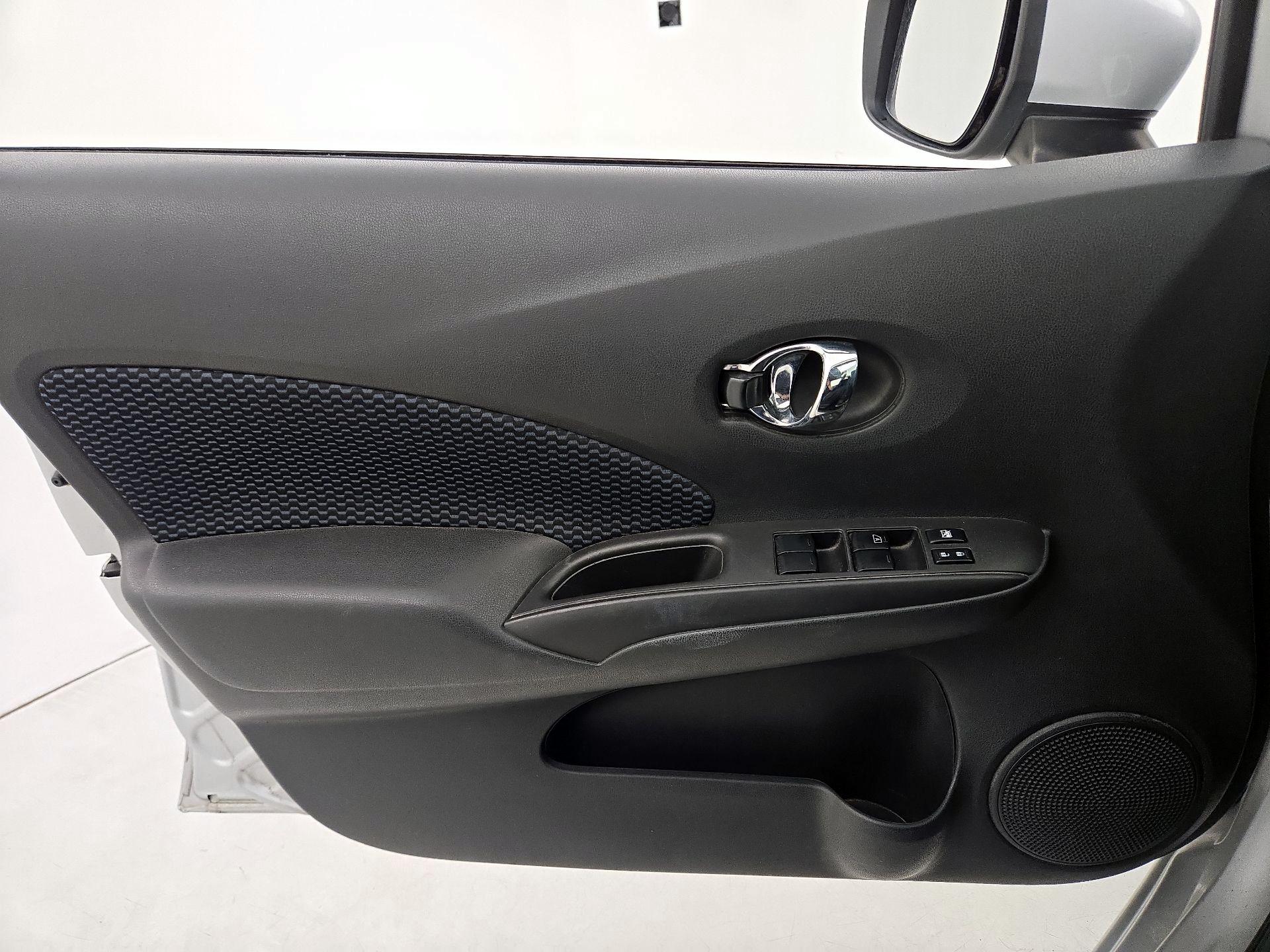 Thumbnail: 2016 Nissan Versa Note - 12