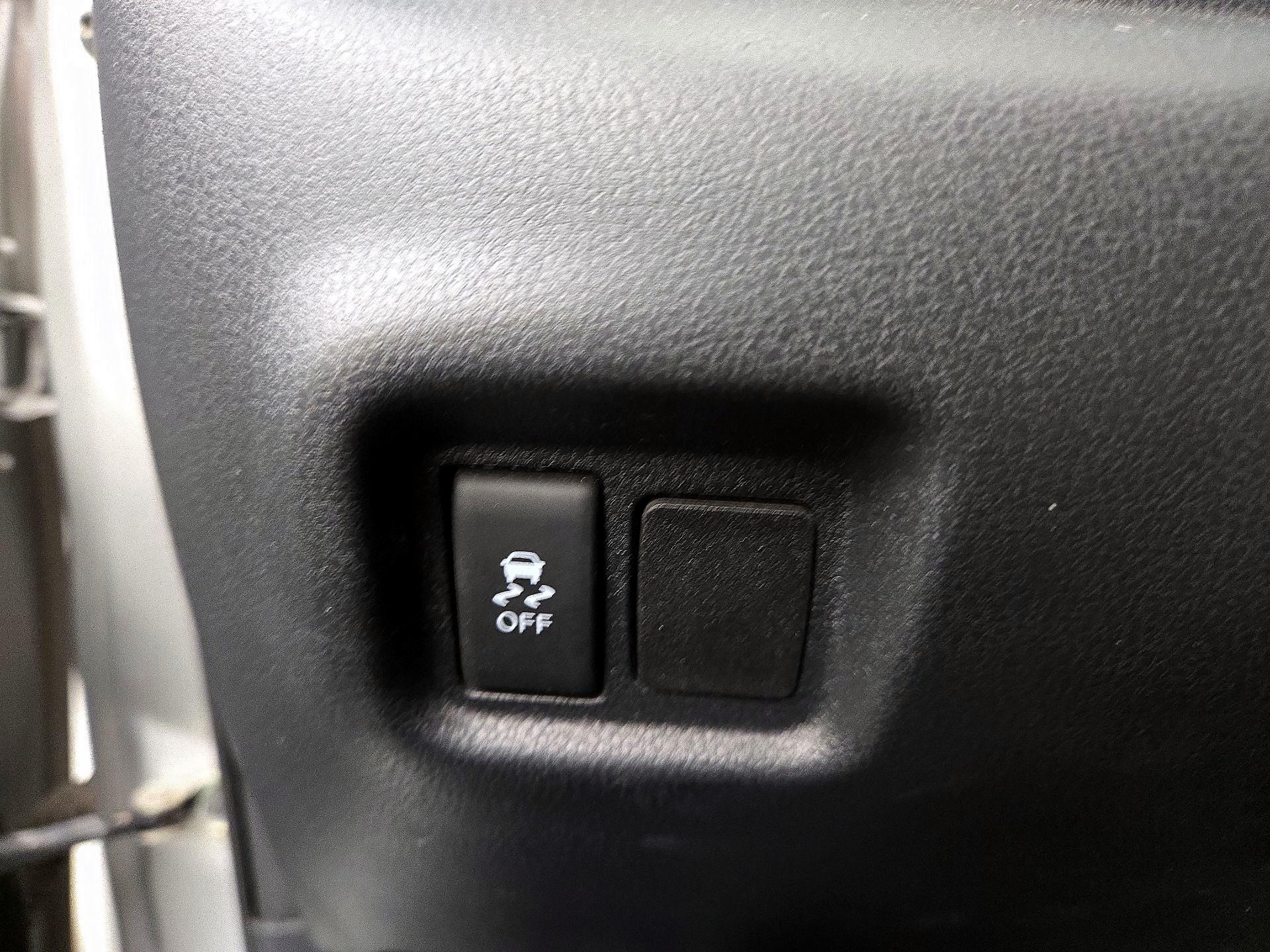Thumbnail: 2016 Nissan Versa Note - 13