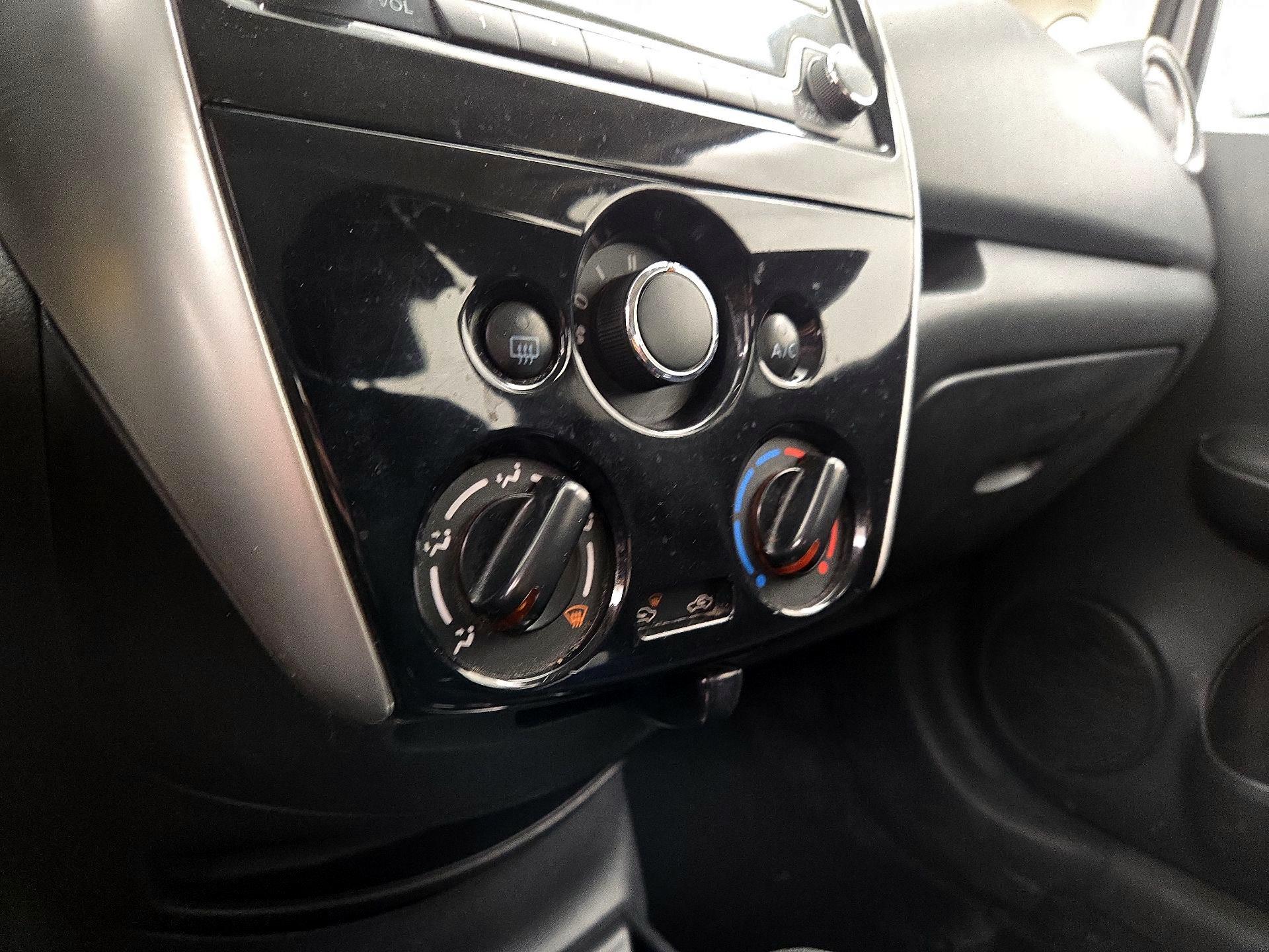 Thumbnail: 2016 Nissan Versa Note - 16