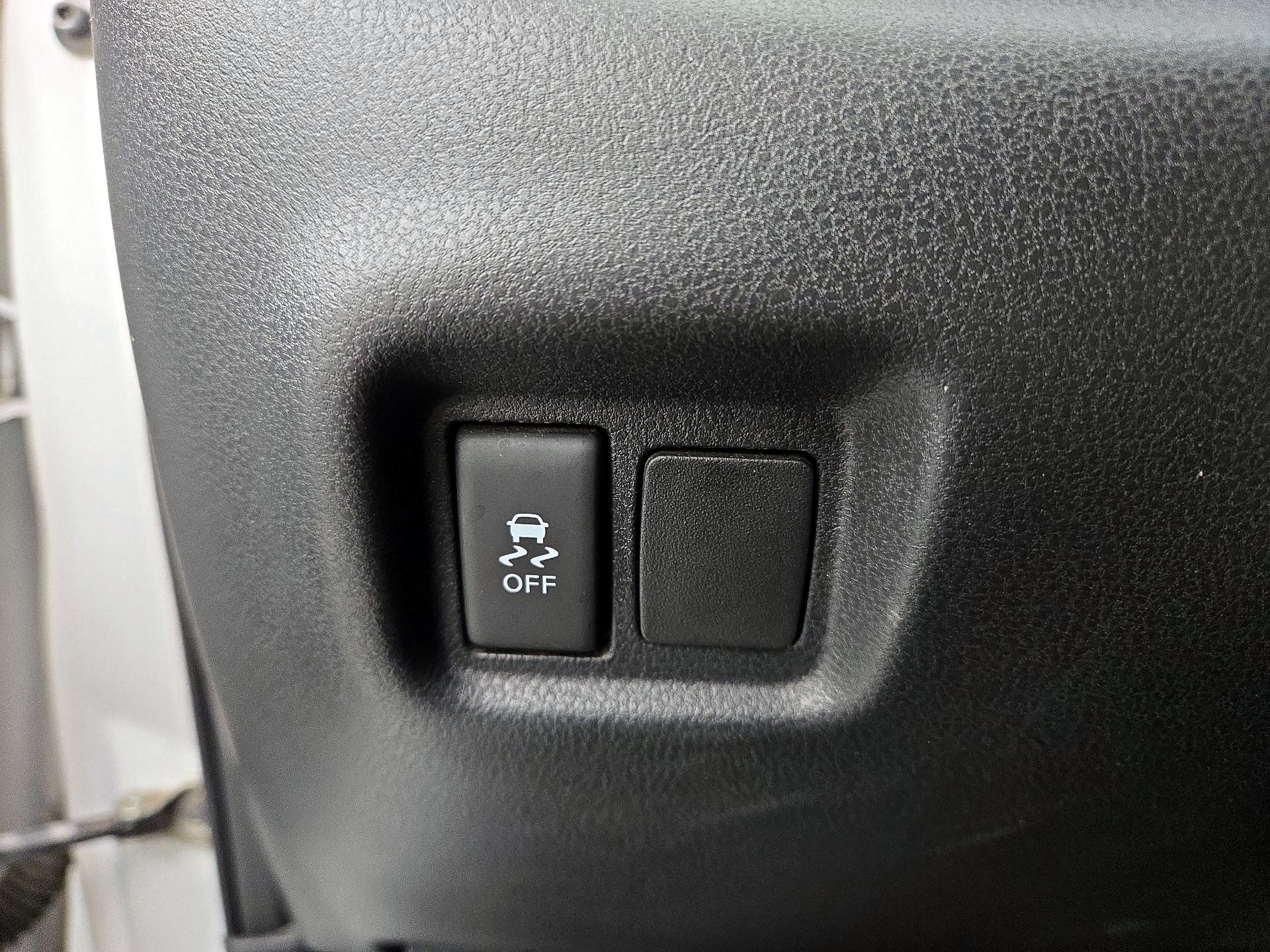 Thumbnail: 2015 Nissan Versa Note - 13