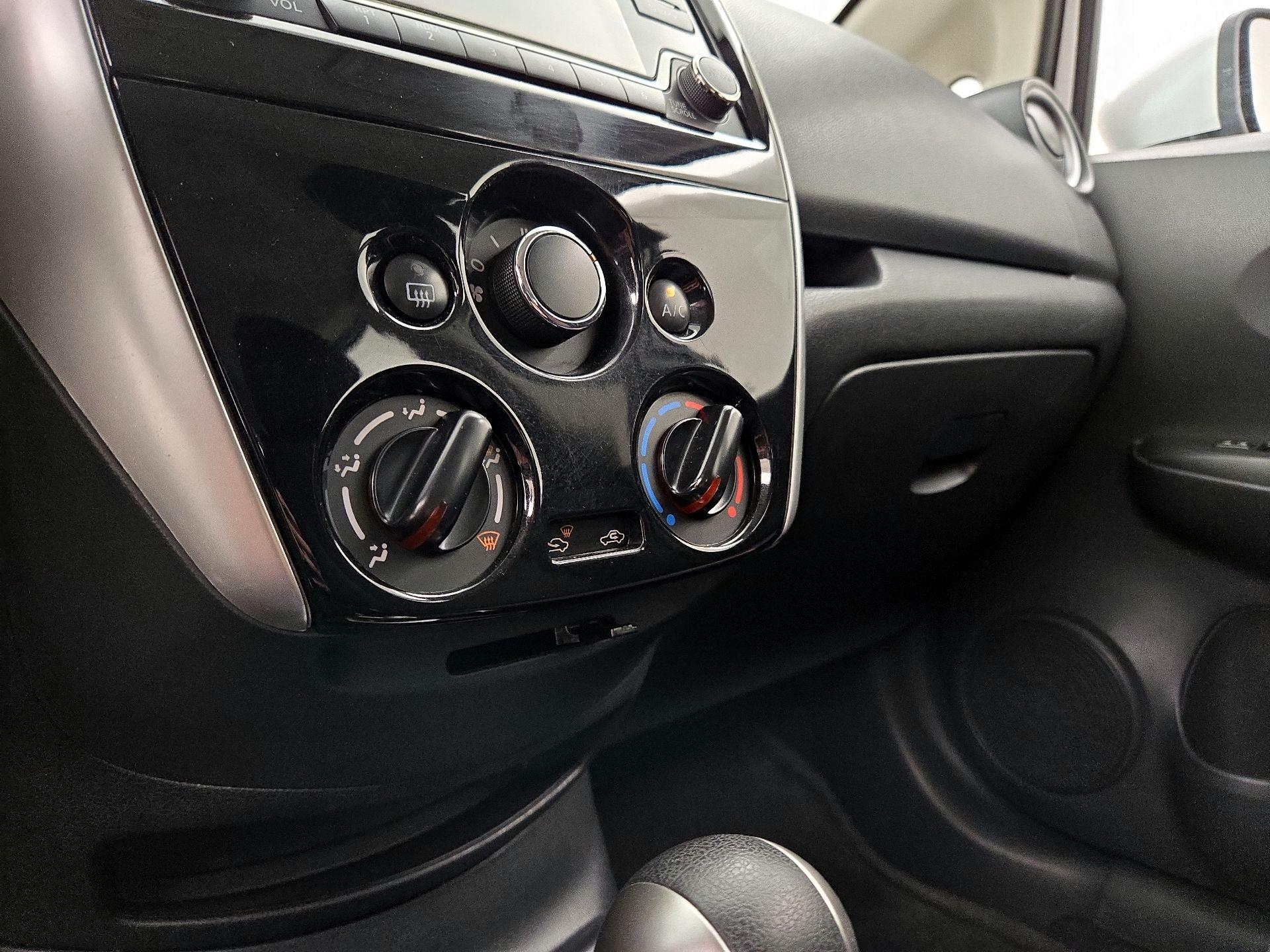 Thumbnail: 2015 Nissan Versa Note - 16