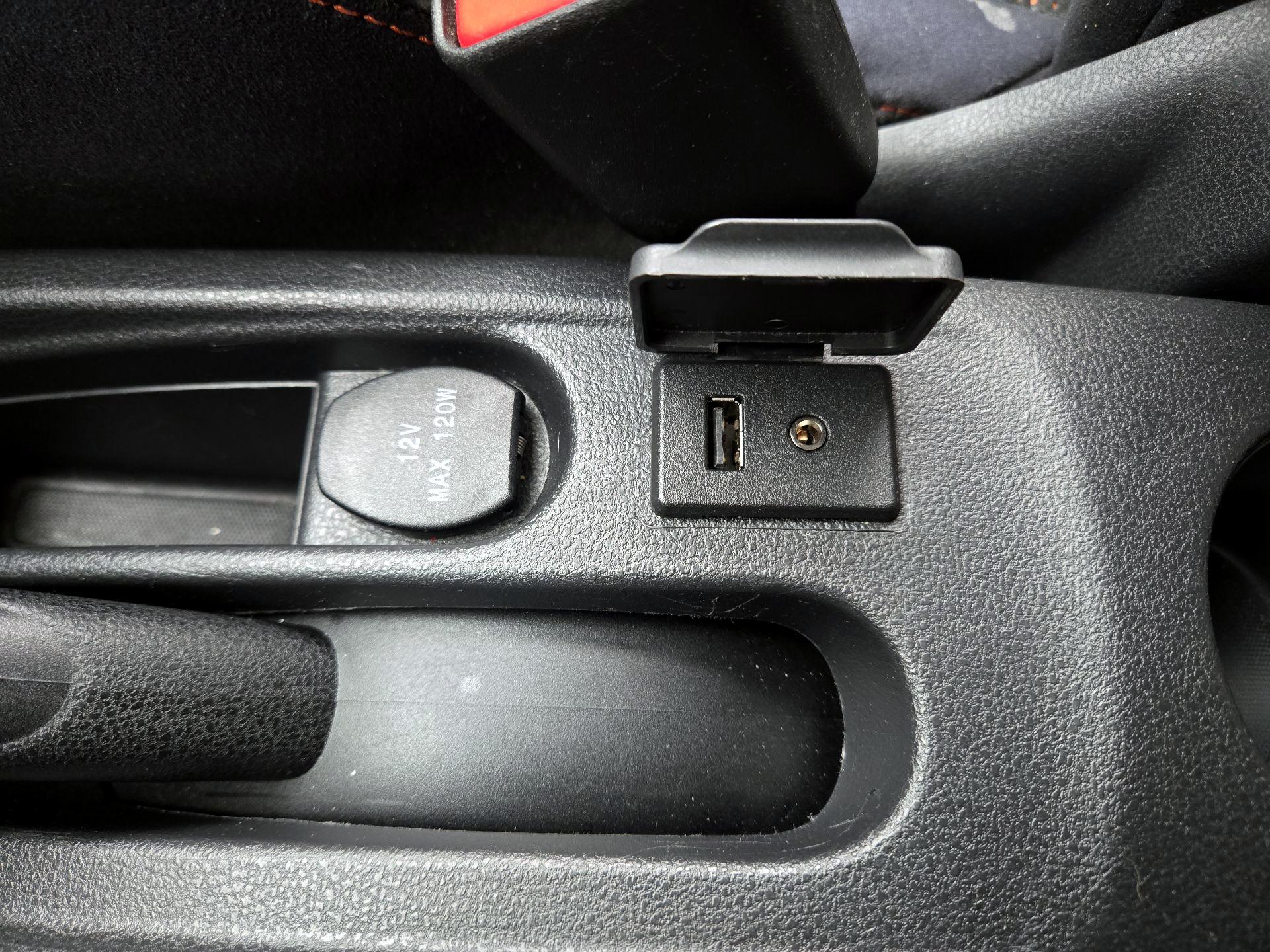Thumbnail: 2015 Nissan Versa Note - 18