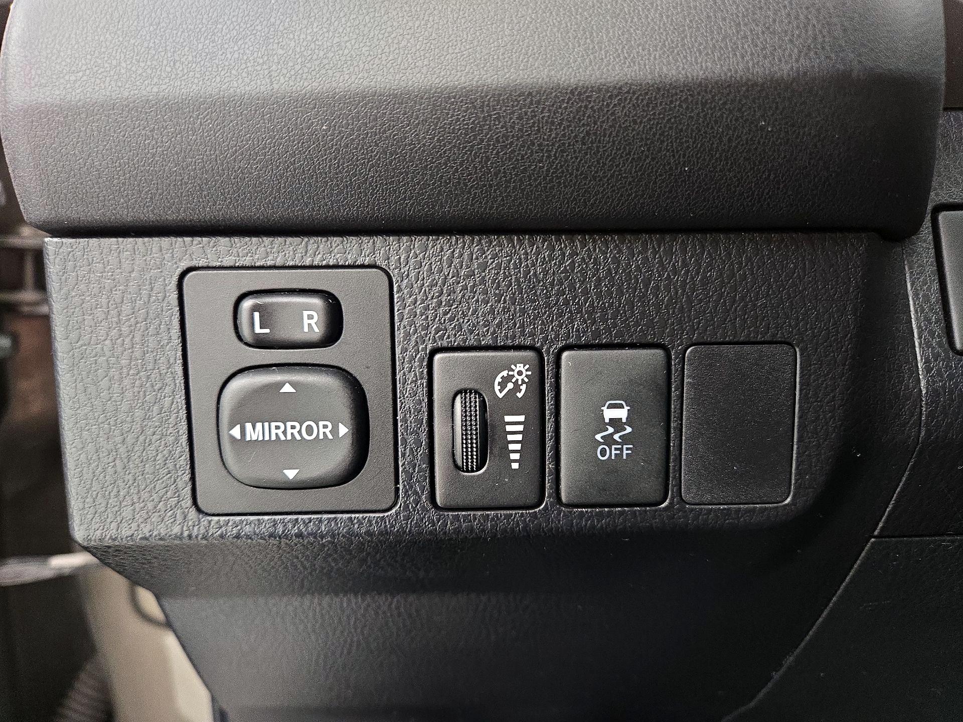 Thumbnail: 2014 Toyota RAV4 - 13