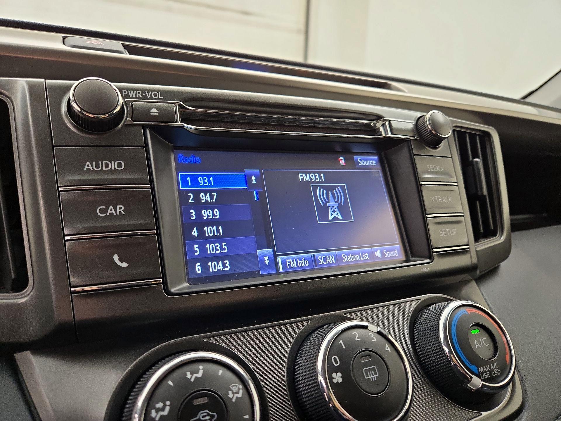 Thumbnail: 2014 Toyota RAV4 - 15