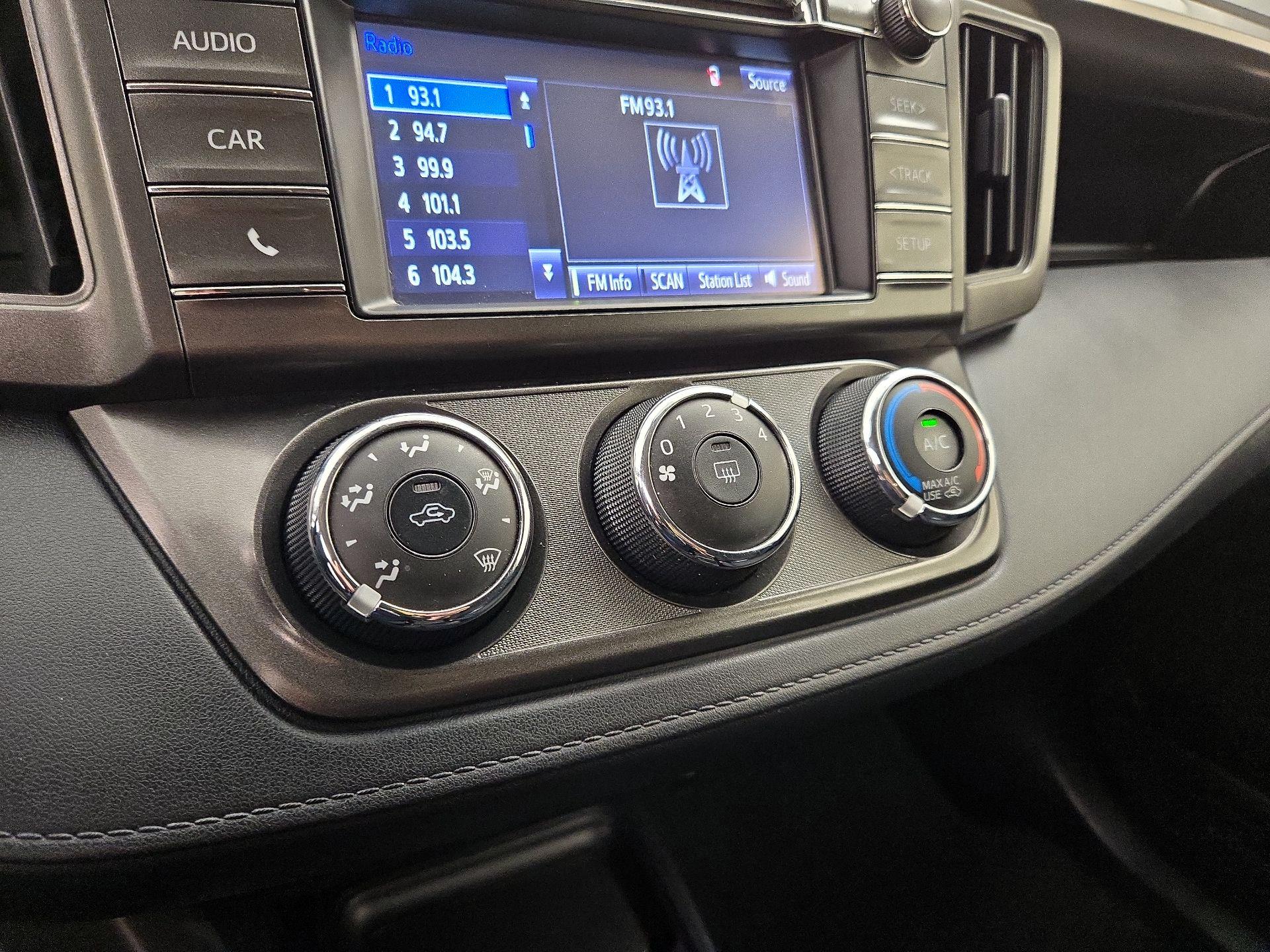 Thumbnail: 2014 Toyota RAV4 - 16