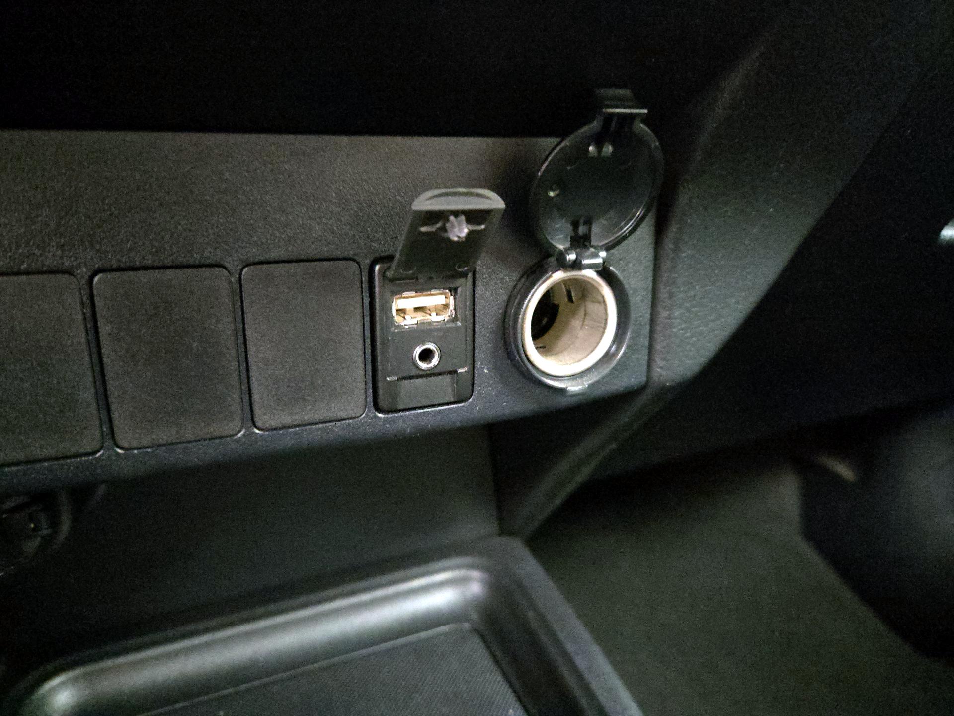 Thumbnail: 2014 Toyota RAV4 - 18