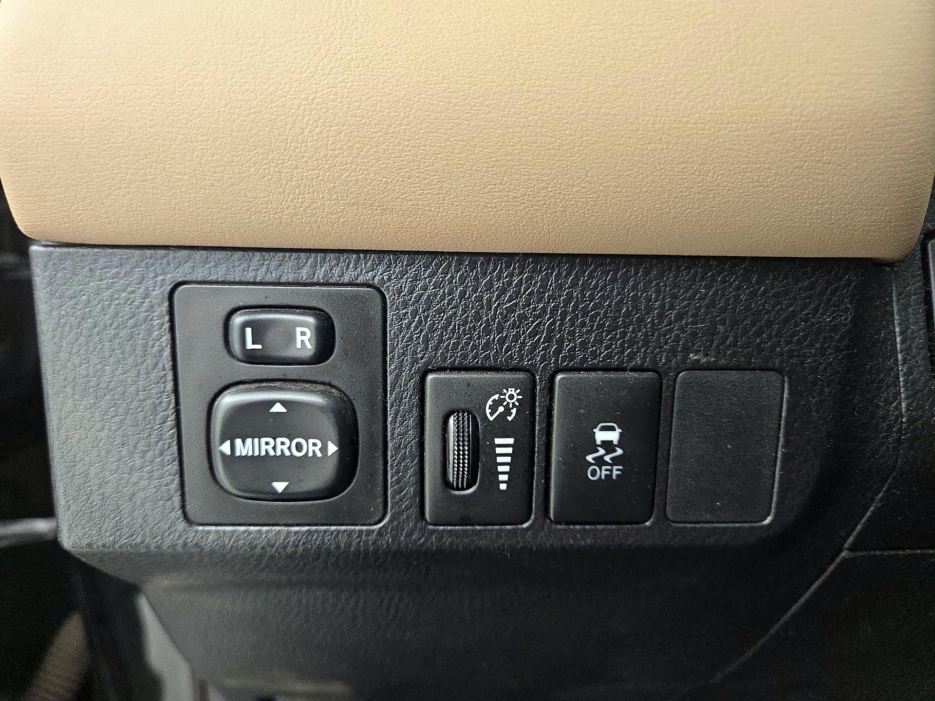 Thumbnail: 2014 Toyota RAV4 - 13