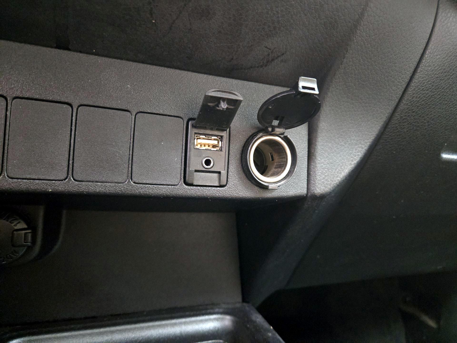 Thumbnail: 2014 Toyota RAV4 - 18