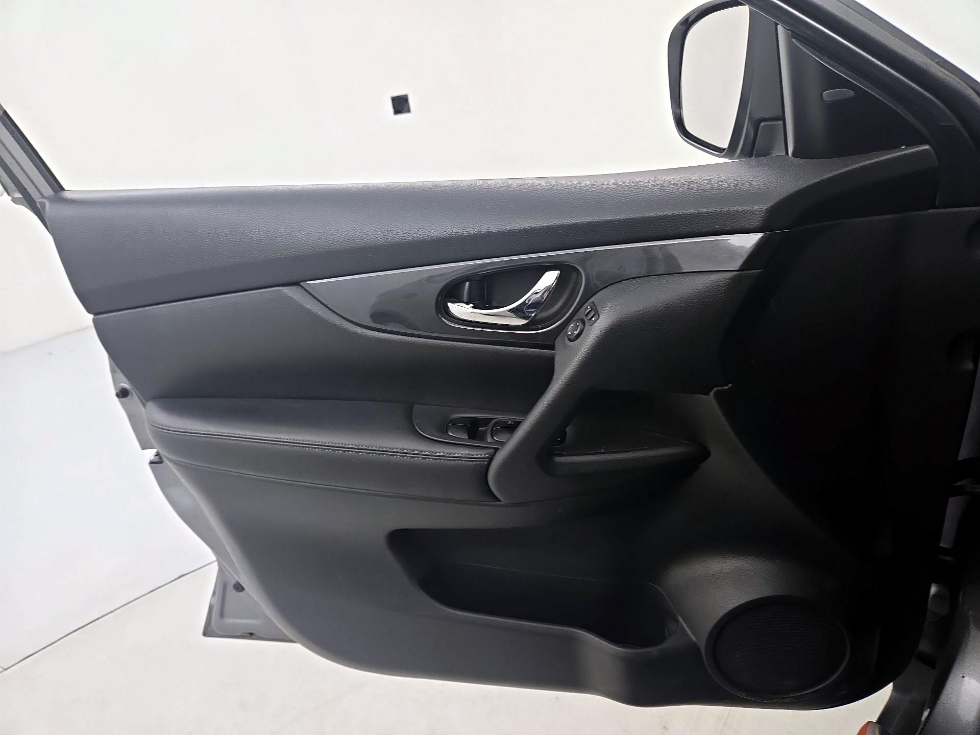 Thumbnail: 2018 Nissan Rogue - 12