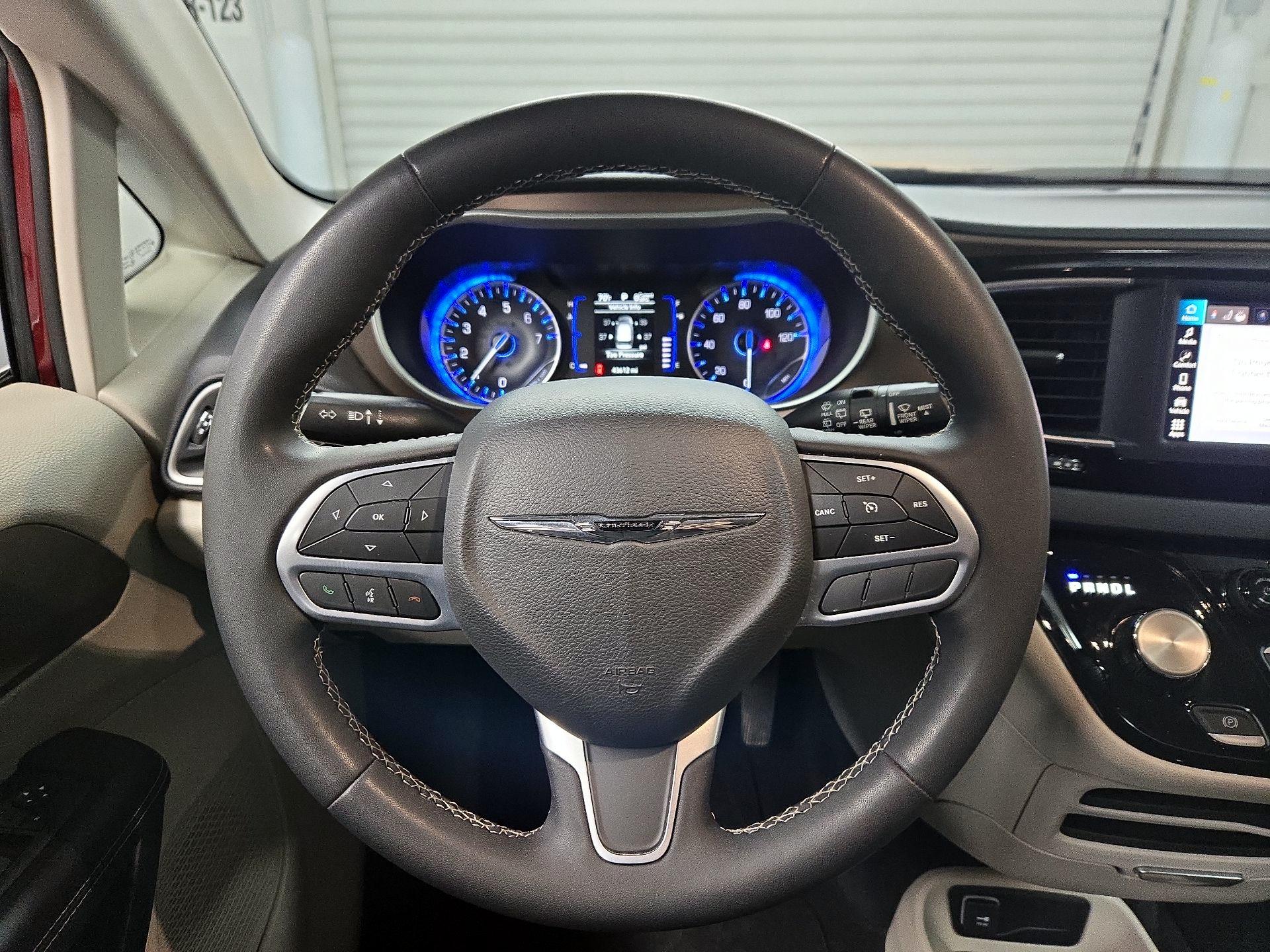 Thumbnail: 2023 Chrysler Voyager - 10