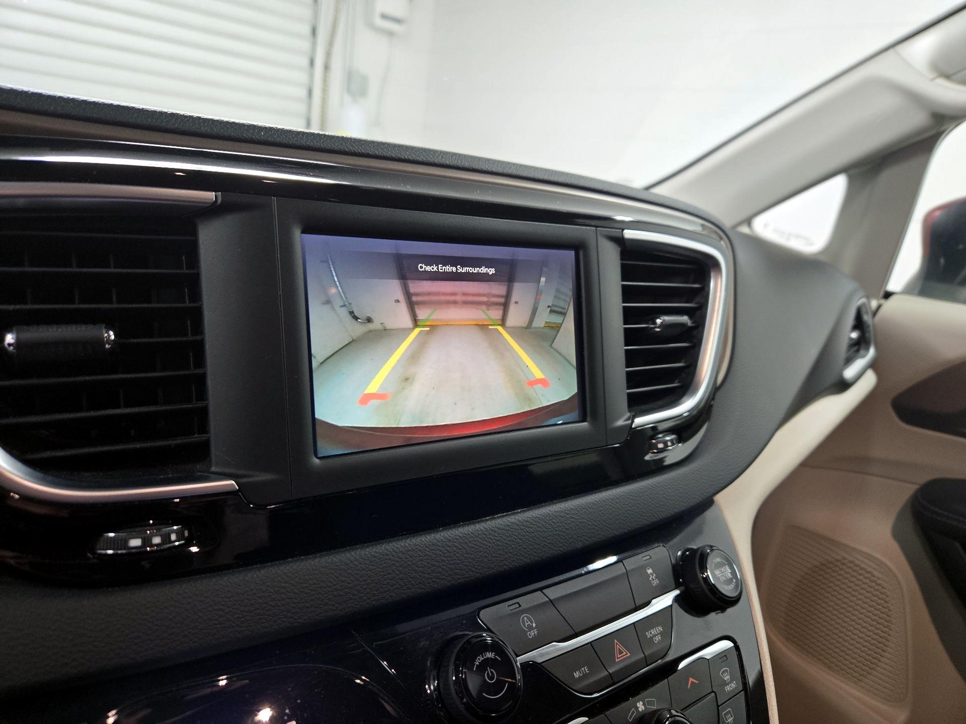 Thumbnail: 2023 Chrysler Voyager - 14