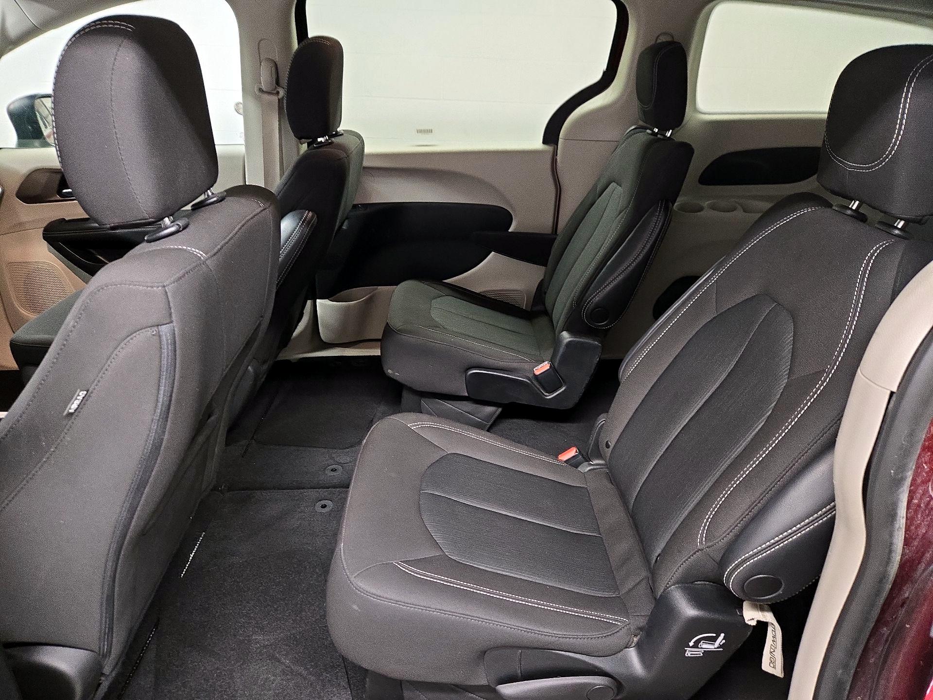 Thumbnail: 2023 Chrysler Voyager - 19