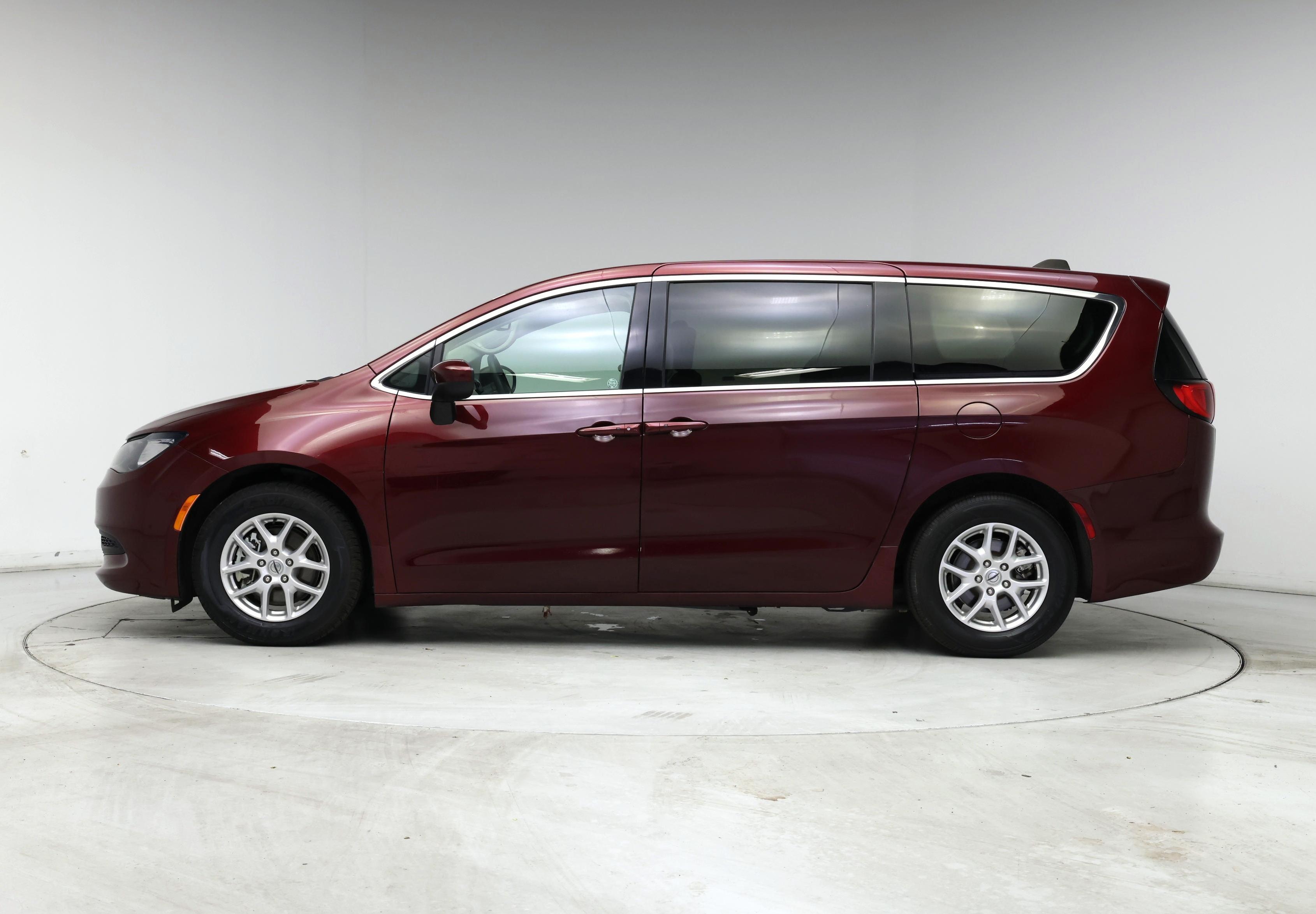 Thumbnail: 2023 Chrysler Voyager - 3