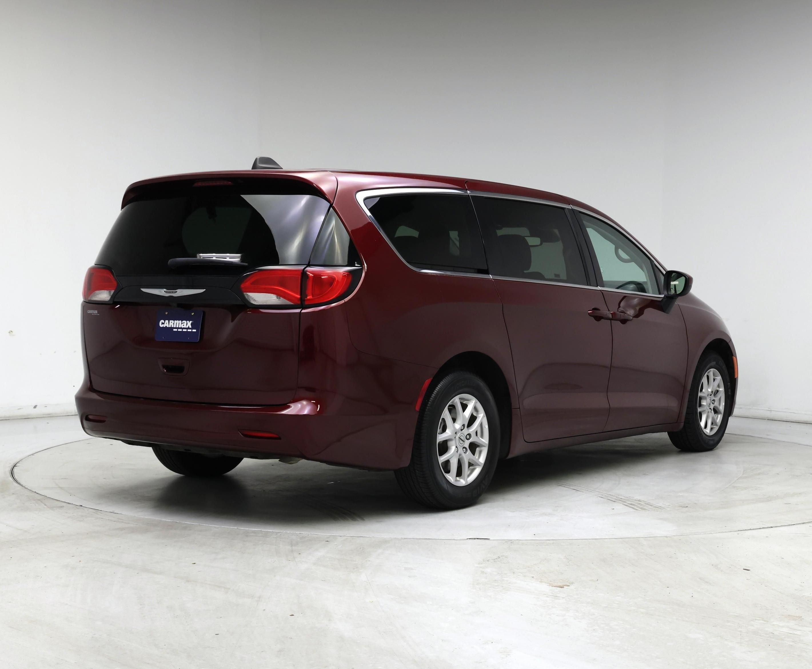 Thumbnail: 2023 Chrysler Voyager - 8