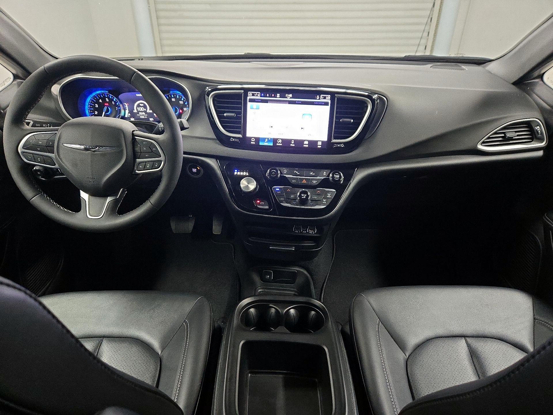Thumbnail: 2025 Chrysler Pacifica - 9