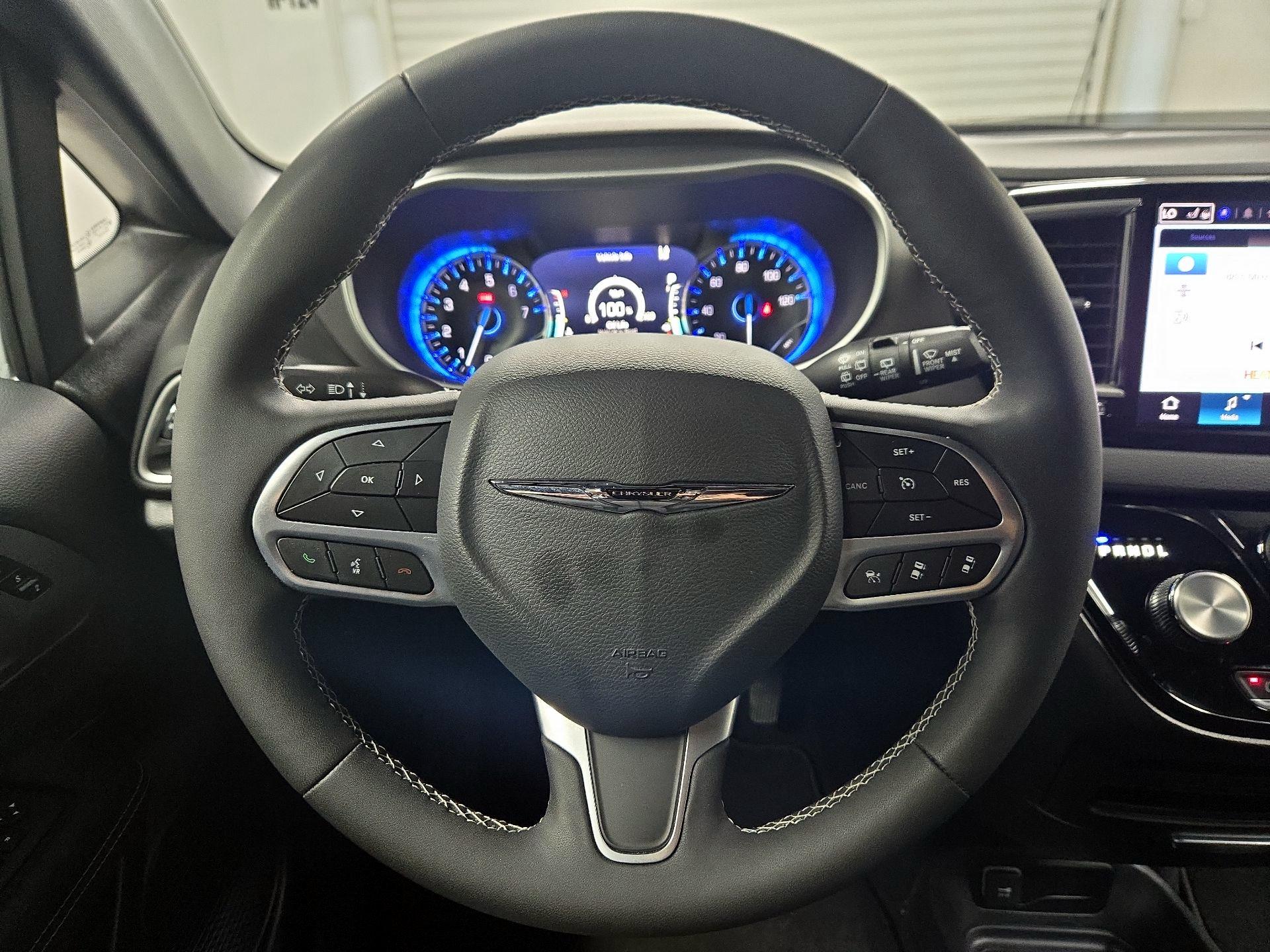 Thumbnail: 2025 Chrysler Pacifica - 10