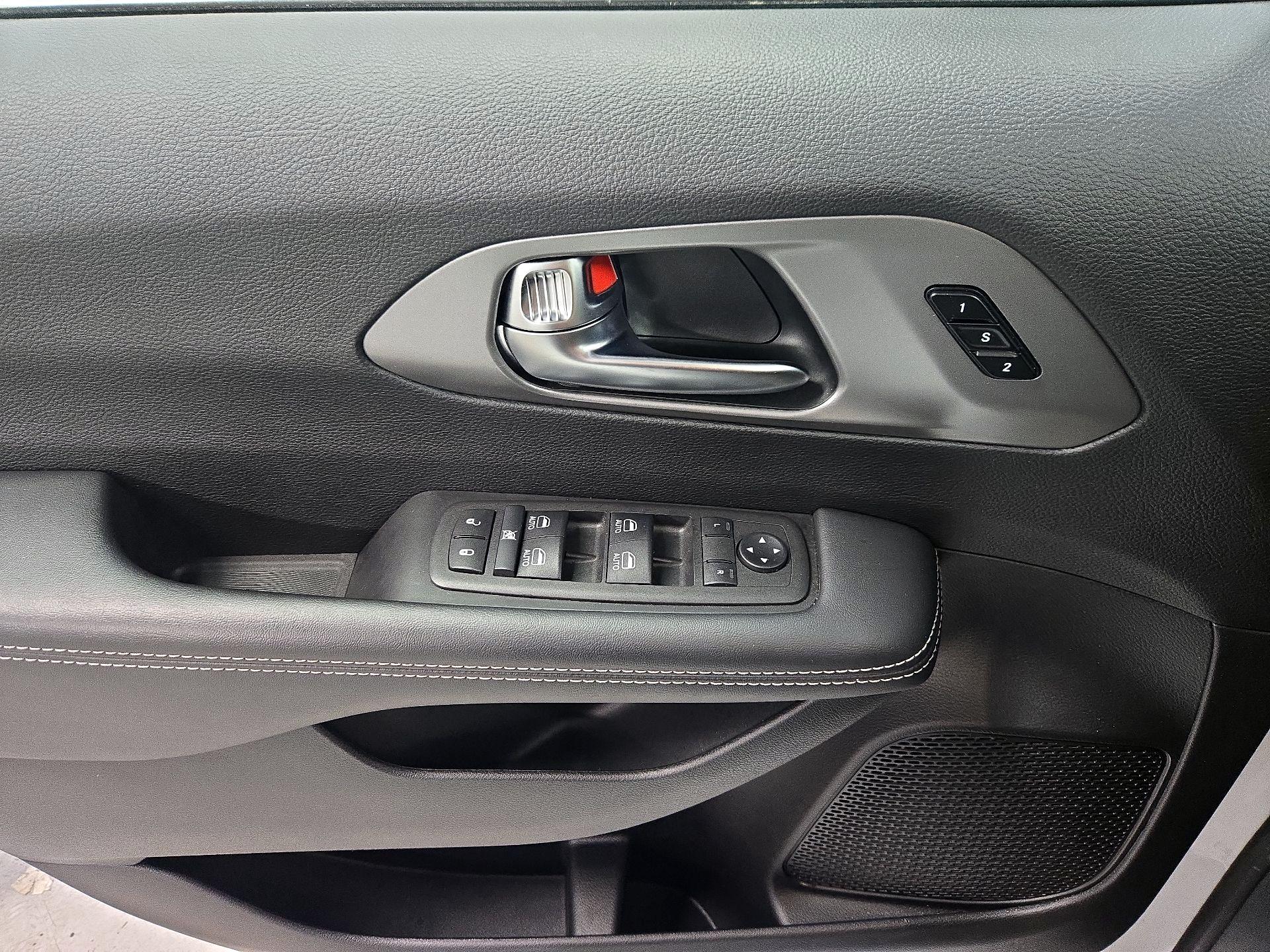 Thumbnail: 2025 Chrysler Pacifica - 12