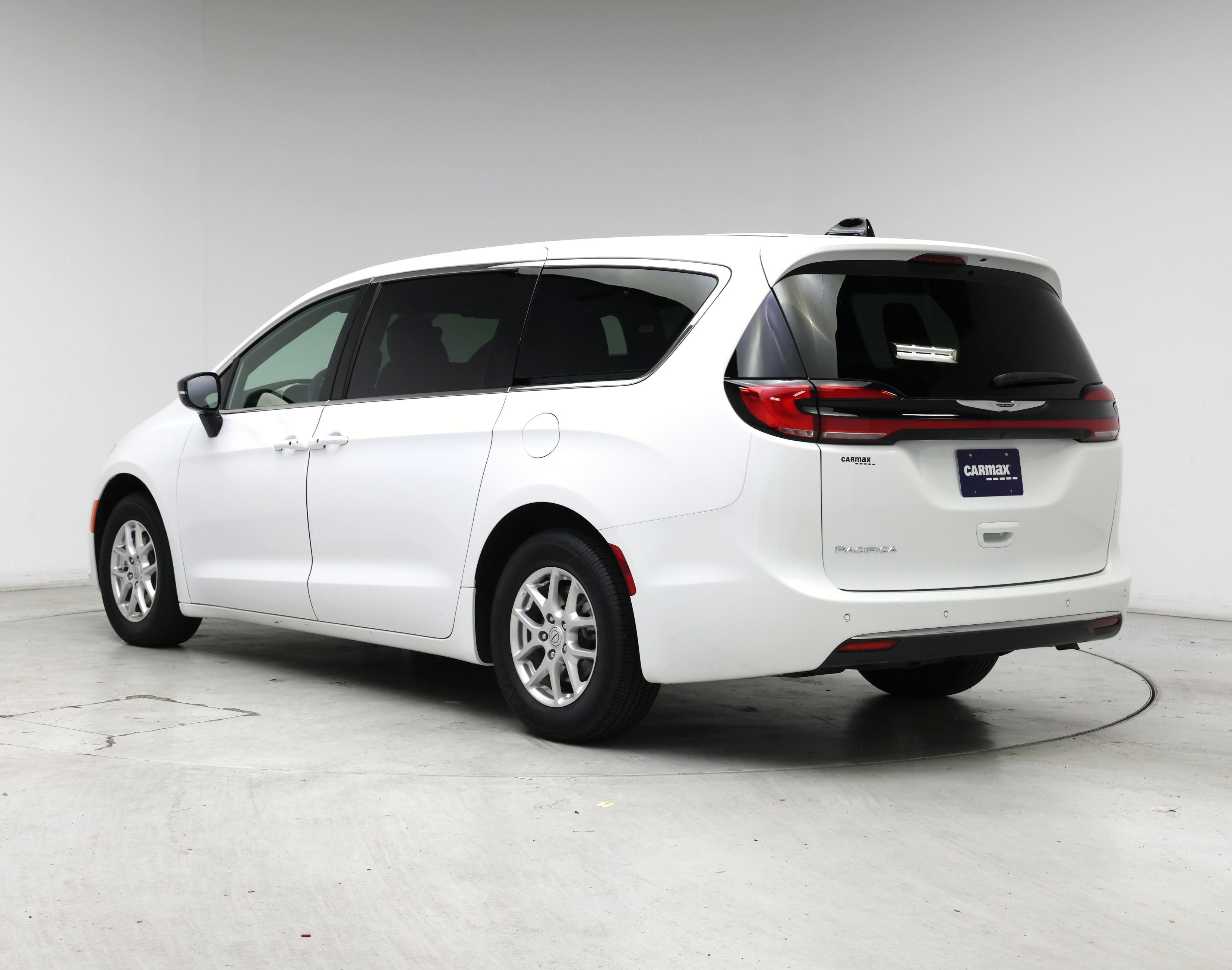 Thumbnail: 2025 Chrysler Pacifica - 2