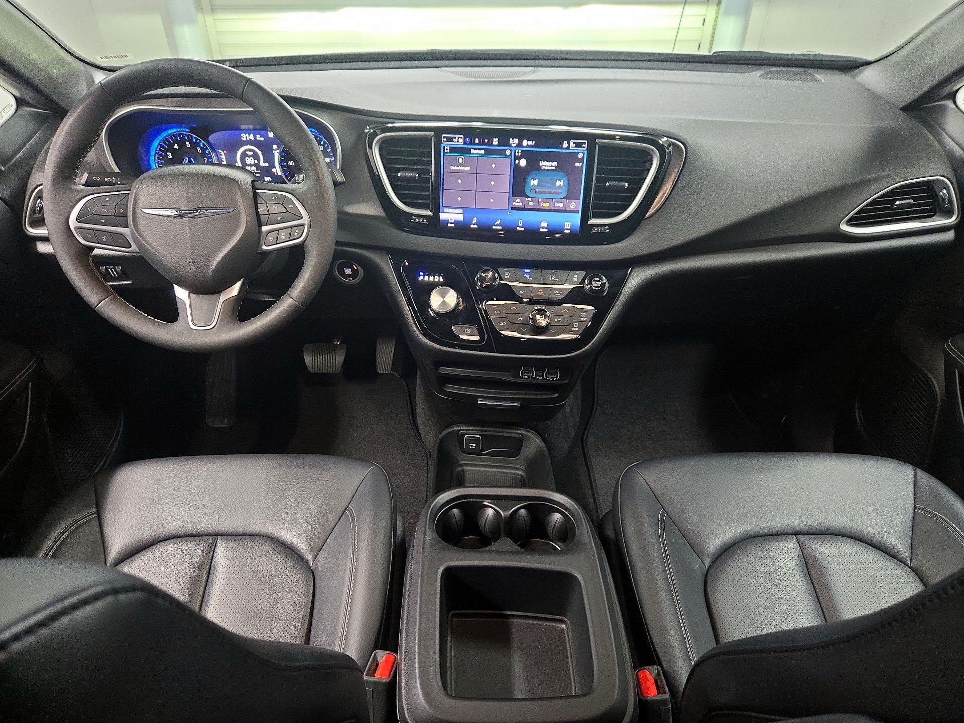 Thumbnail: 2025 Chrysler Pacifica - 9