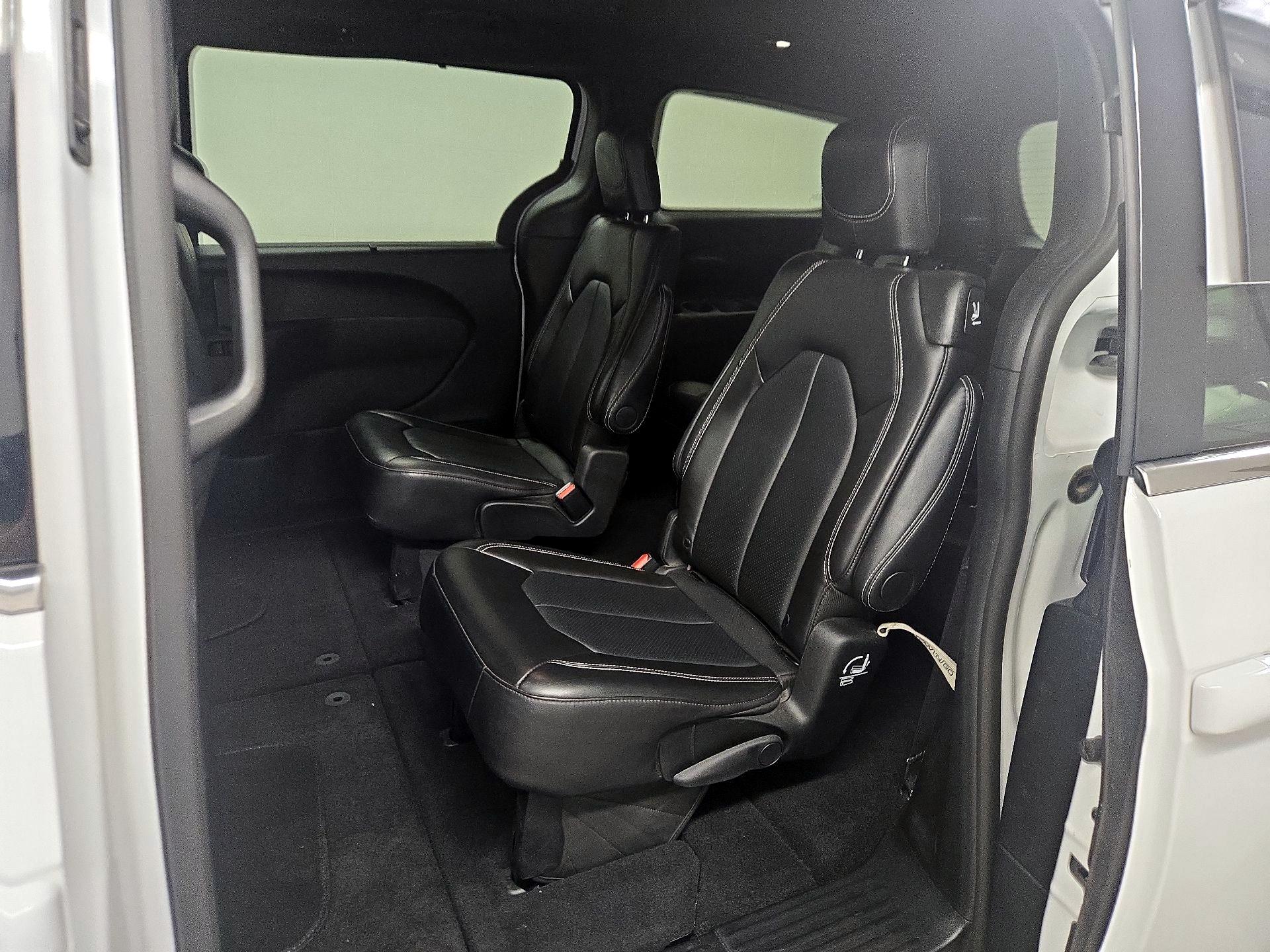 Thumbnail: 2025 Chrysler Pacifica - 19